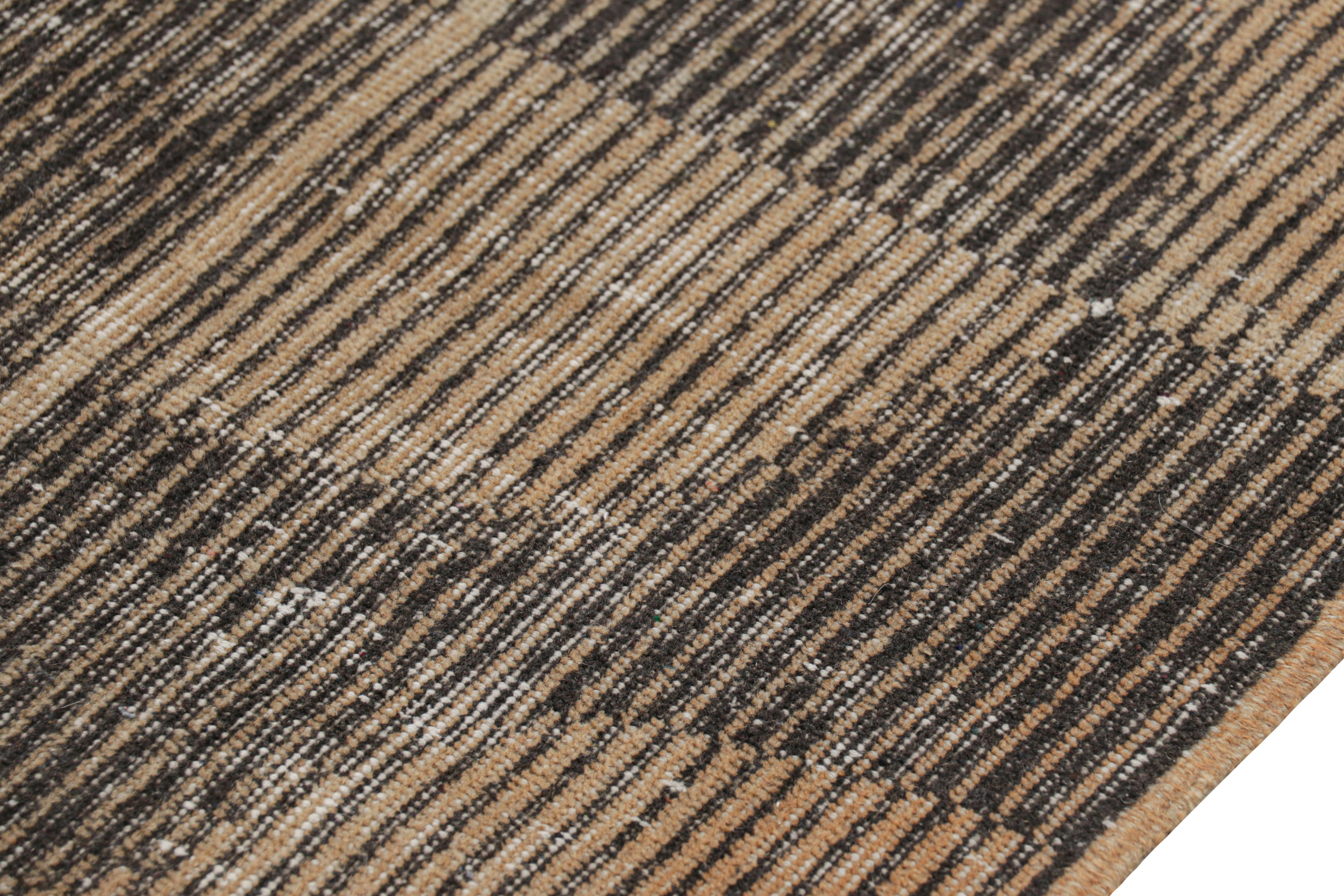 Turc Tapis vintage Zeki Müren à motifs géométriques beige-brun, de Rug & Kilim en vente