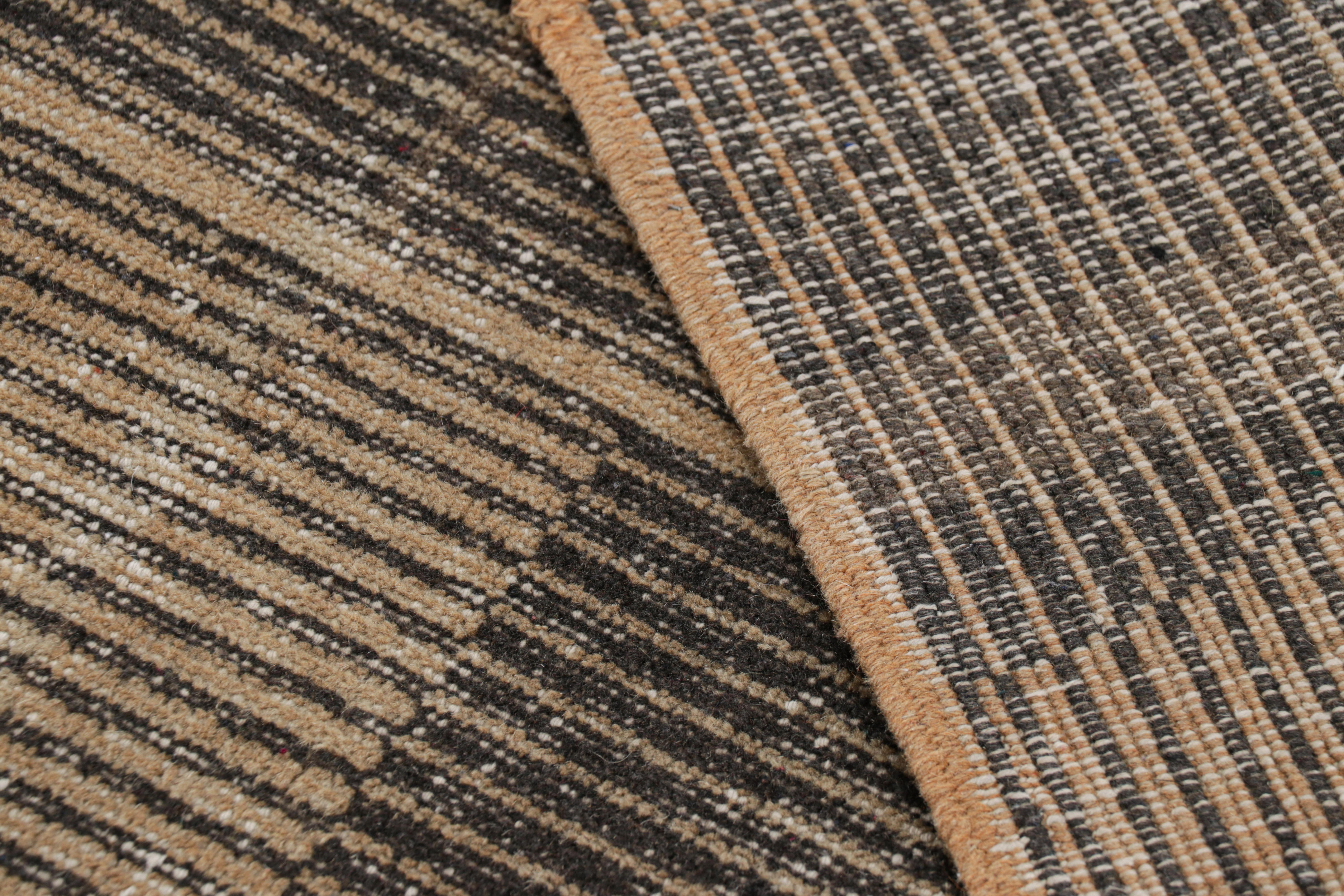 Laine Tapis vintage Zeki Müren à motifs géométriques beige-brun, de Rug & Kilim en vente
