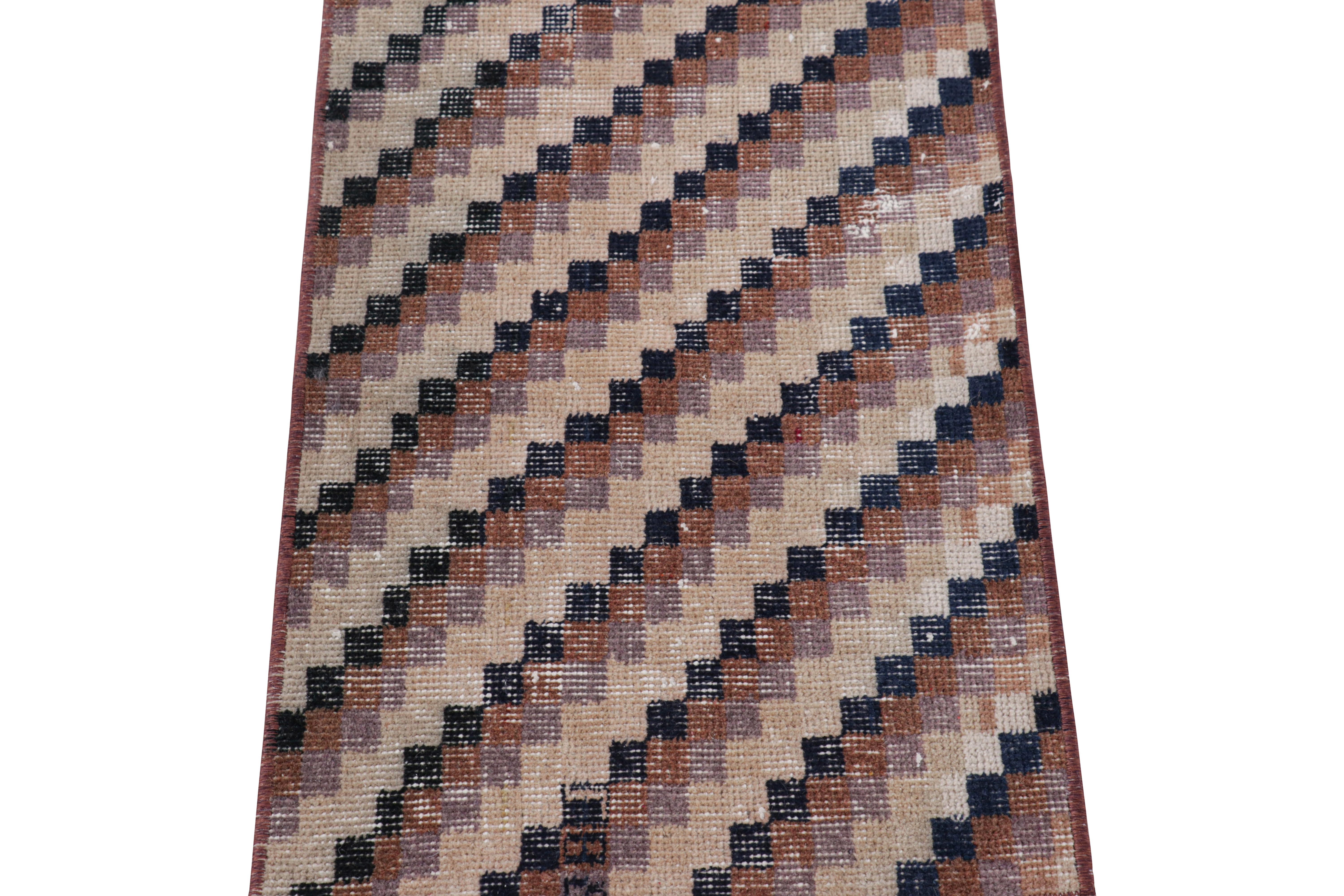 Vintage Zeki Müren Teppich mit bunten geometrischen Mustern, von Rug & Kilim im Zustand „Gut“ im Angebot in Long Island City, NY