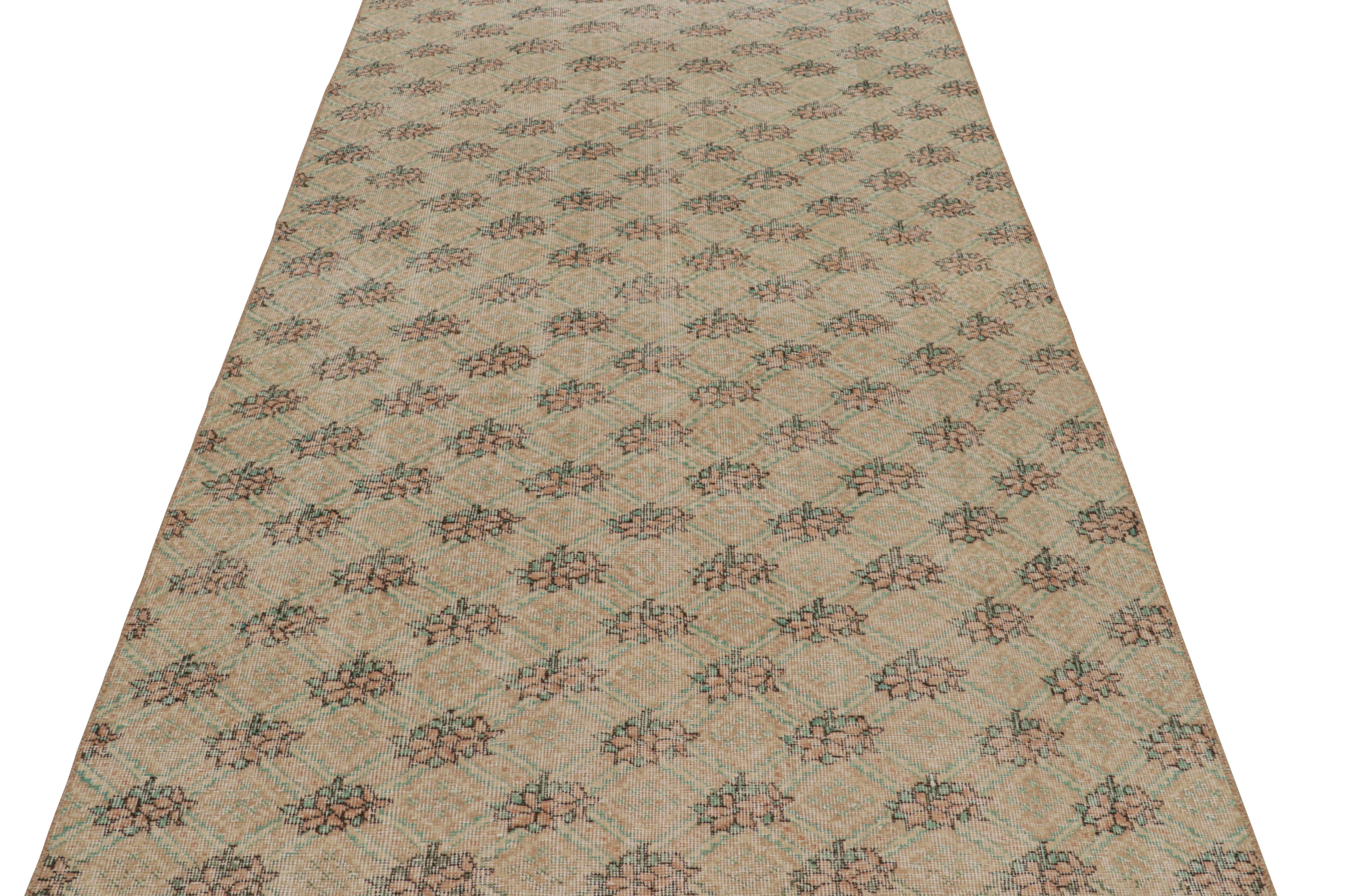 Vintage Zeki Müren Teppich, mit floralen geometrischen Mustern, von Rug & Kilim (Art déco) im Angebot