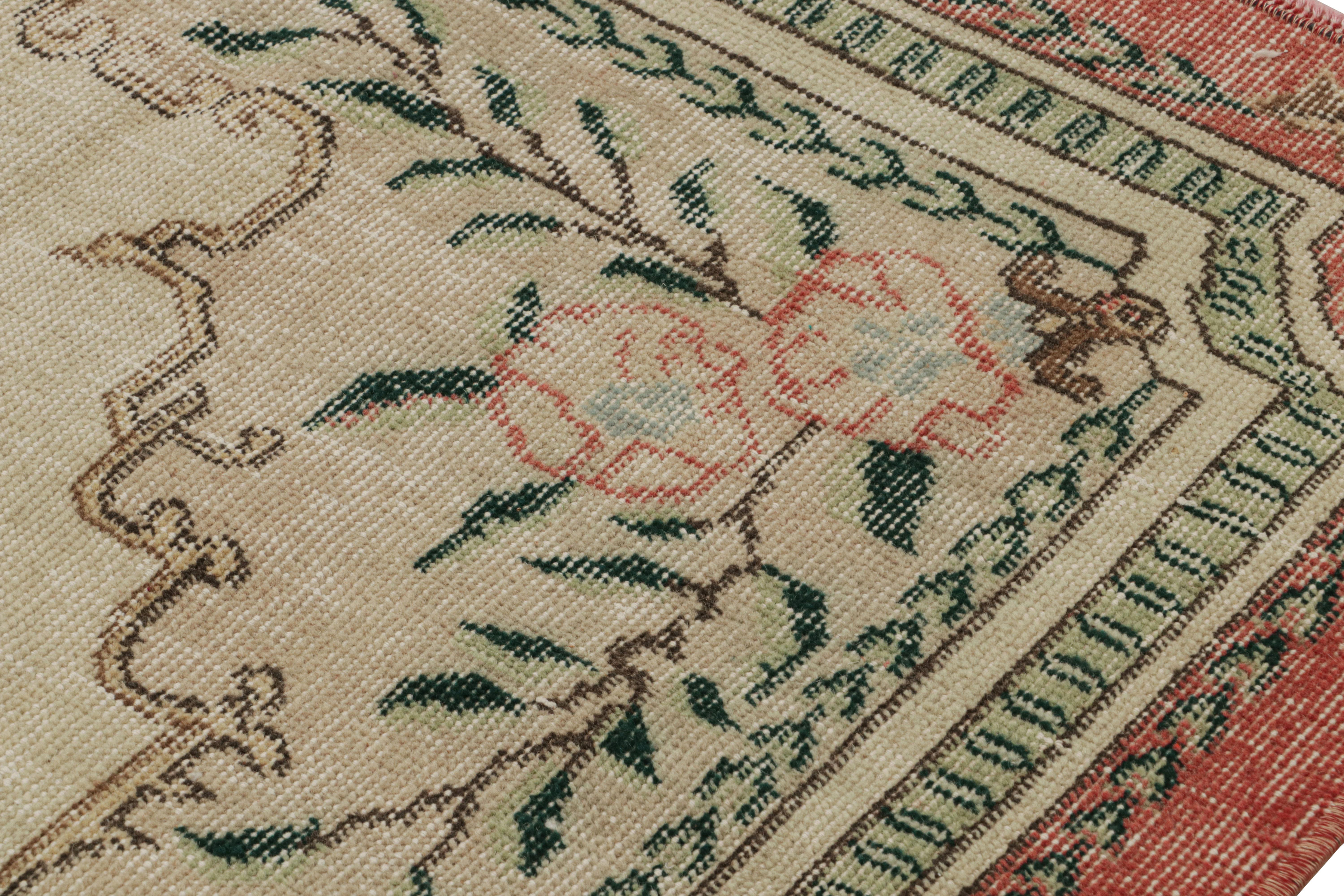 Vintage Zeki Müren Teppich, mit floralen geometrischen Mustern, von Rug & Kilim (Handgeknüpft) im Angebot