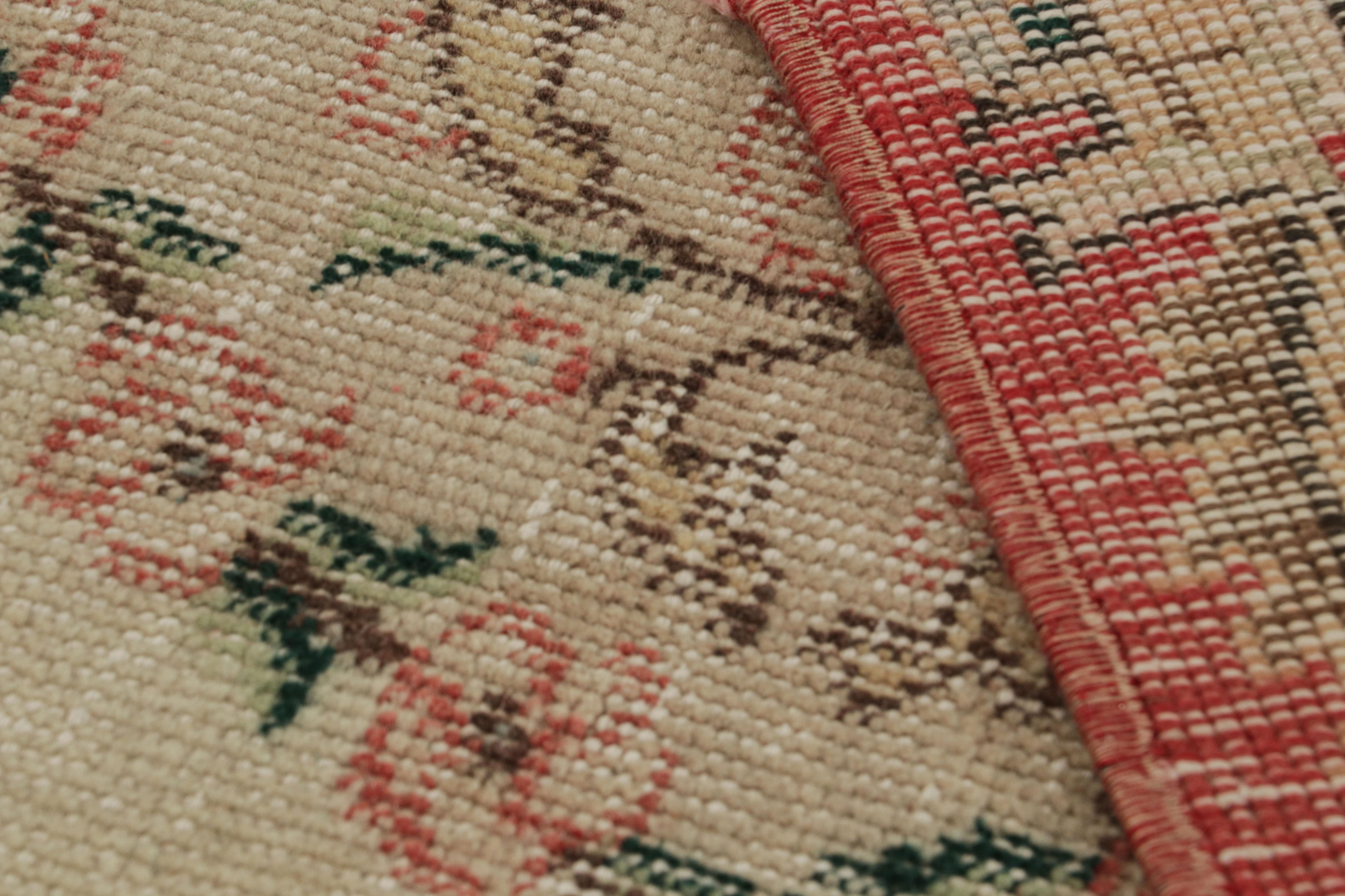 Vintage Zeki Müren Teppich, mit floralen geometrischen Mustern, von Rug & Kilim (Mitte des 20. Jahrhunderts) im Angebot