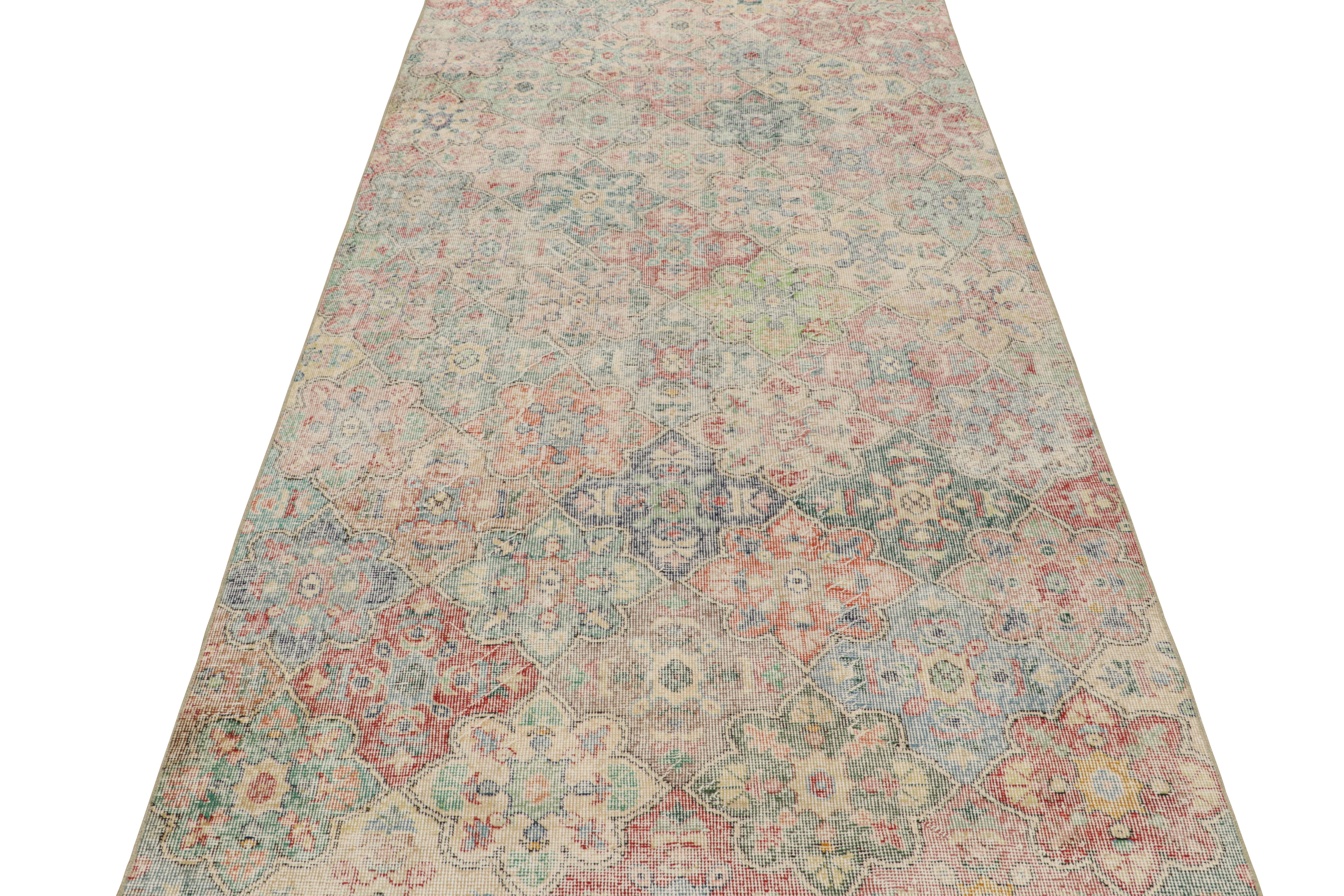 Vintage Zeki Müren Teppich, mit geometrischen Blumenmustern, von Rug & Kilim (Türkisch) im Angebot