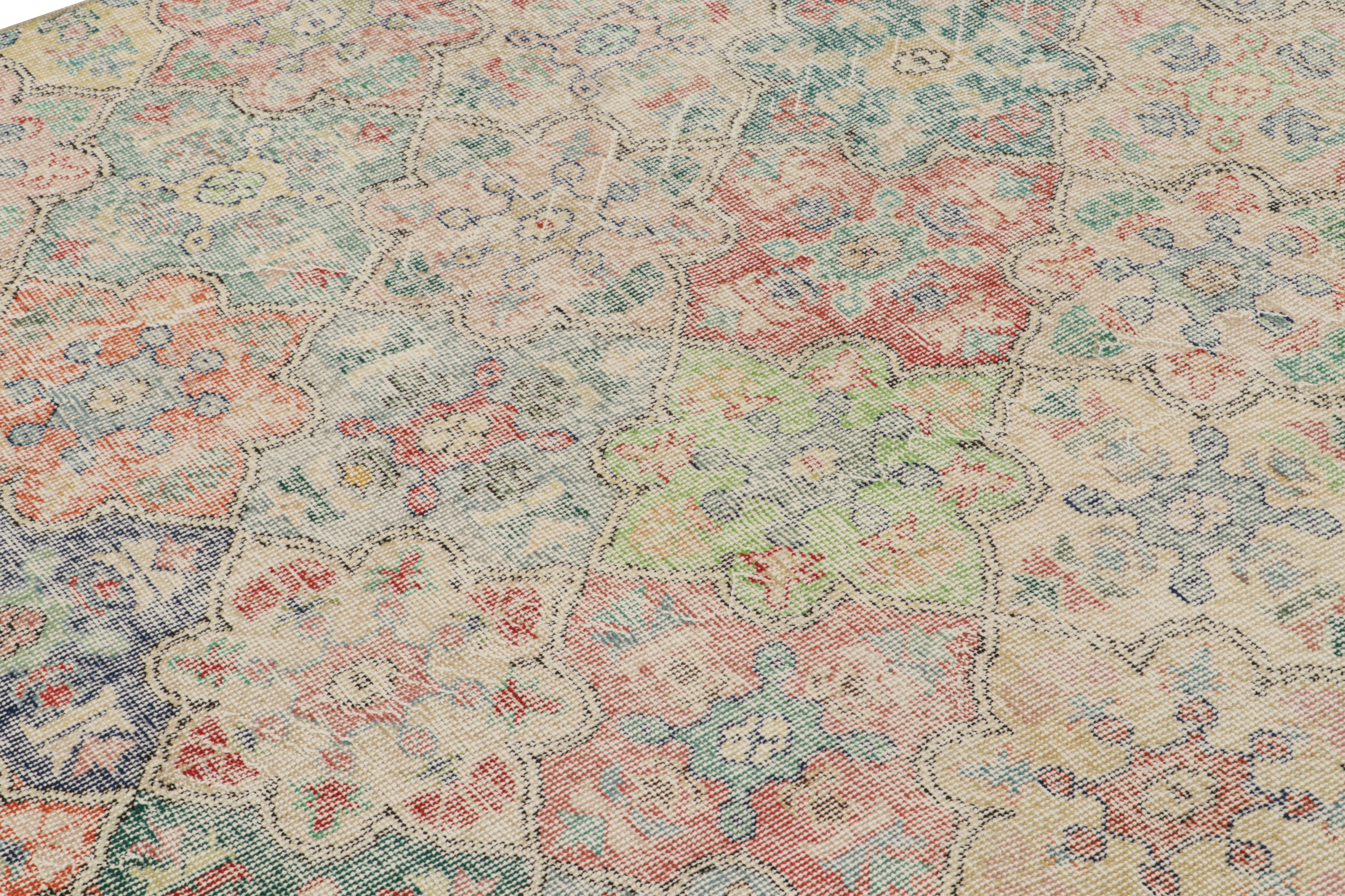 Vintage Zeki Müren Teppich, mit geometrischen Blumenmustern, von Rug & Kilim (Handgeknüpft) im Angebot