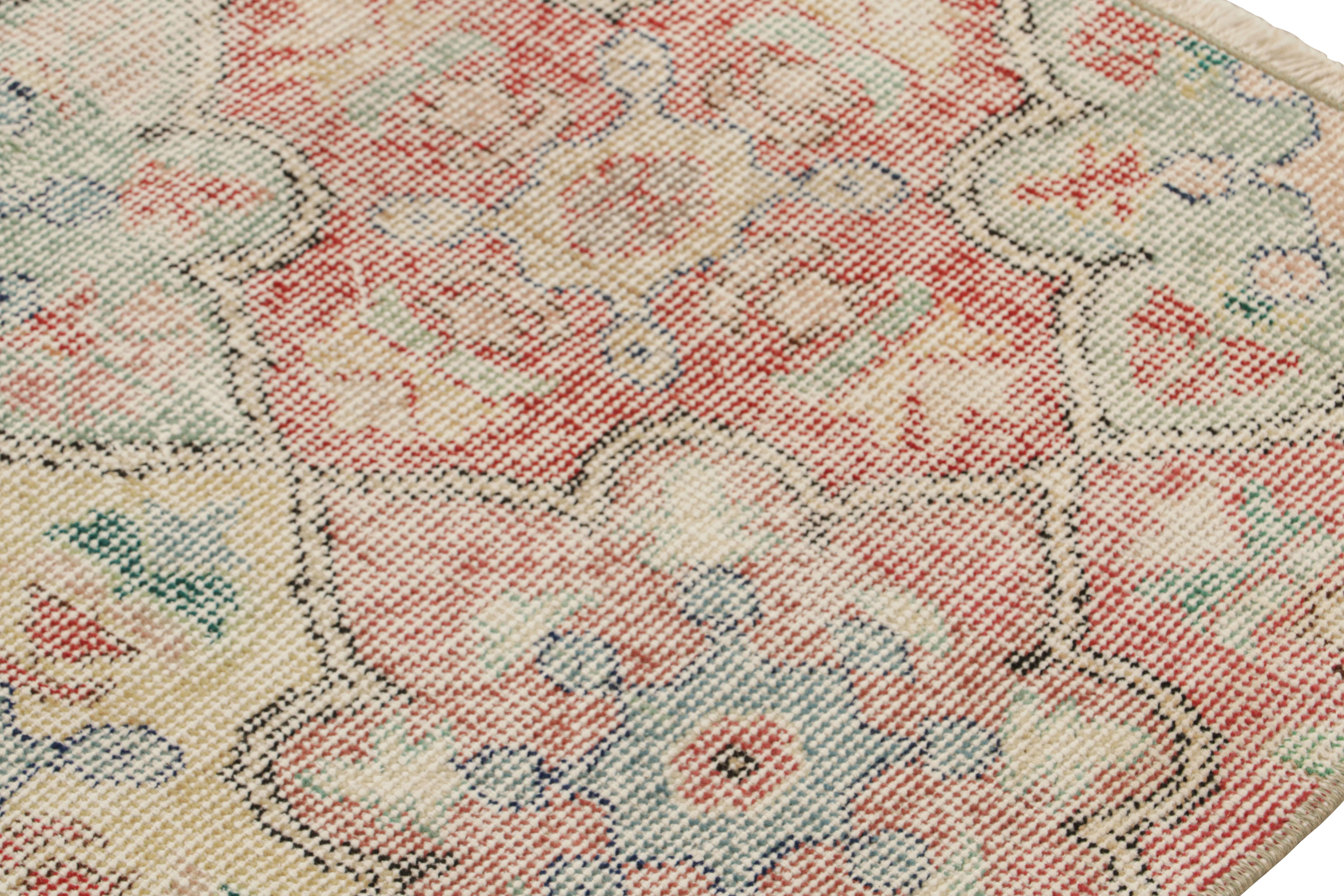 Vintage Zeki Müren Teppich, mit geometrischen Blumenmustern, von Rug & Kilim im Zustand „Gut“ im Angebot in Long Island City, NY