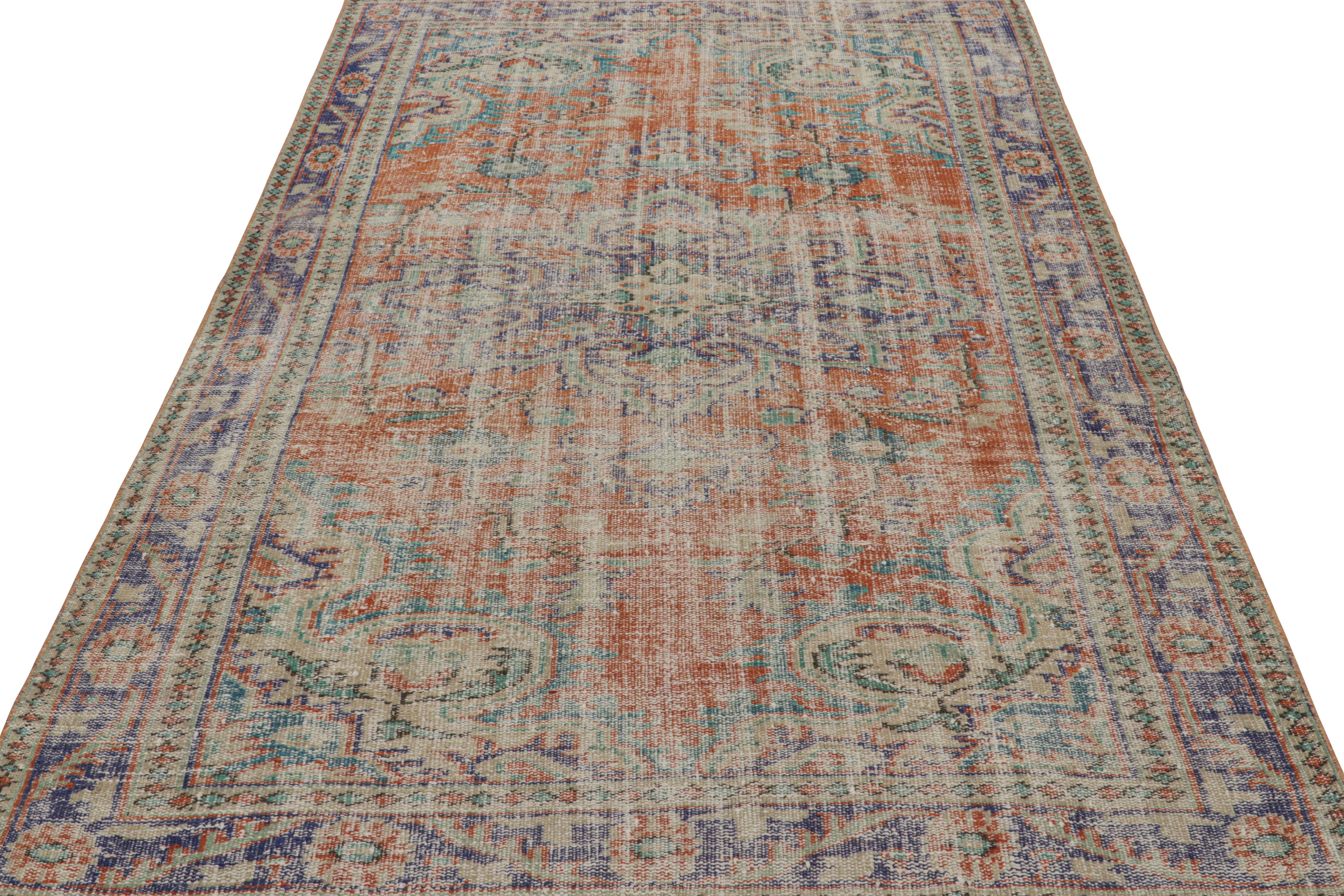 Vintage Zeki Müren Teppich, mit geometrischen Mustern und Medaillon, von Rug & Kilim (Türkisch) im Angebot