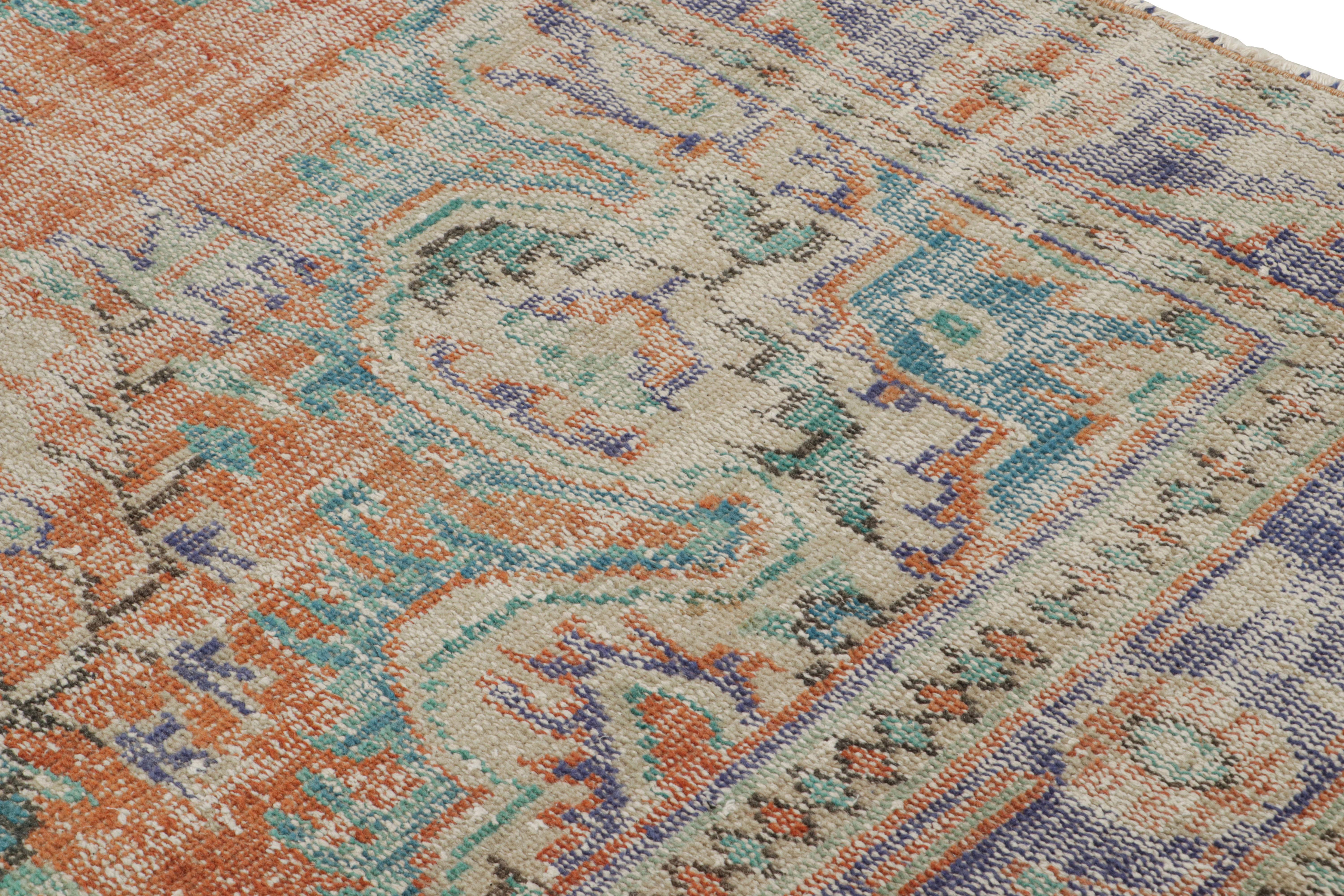 Vintage Zeki Müren Teppich, mit geometrischen Mustern und Medaillon, von Rug & Kilim im Zustand „Gut“ im Angebot in Long Island City, NY