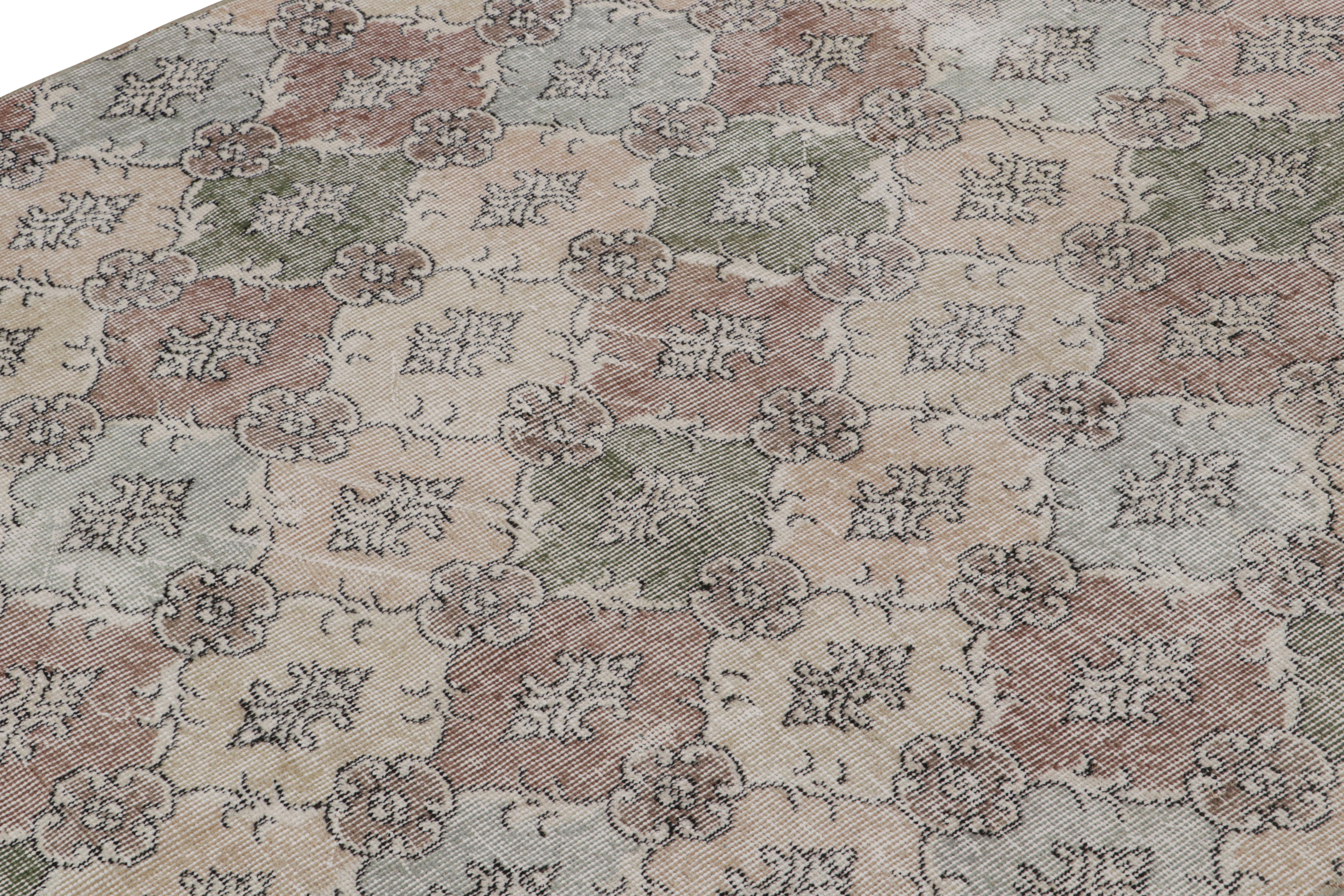 Vintage Zeki Müren Teppich, mit geometrischen Mustern, von Rug & Kilim (Türkisch) im Angebot