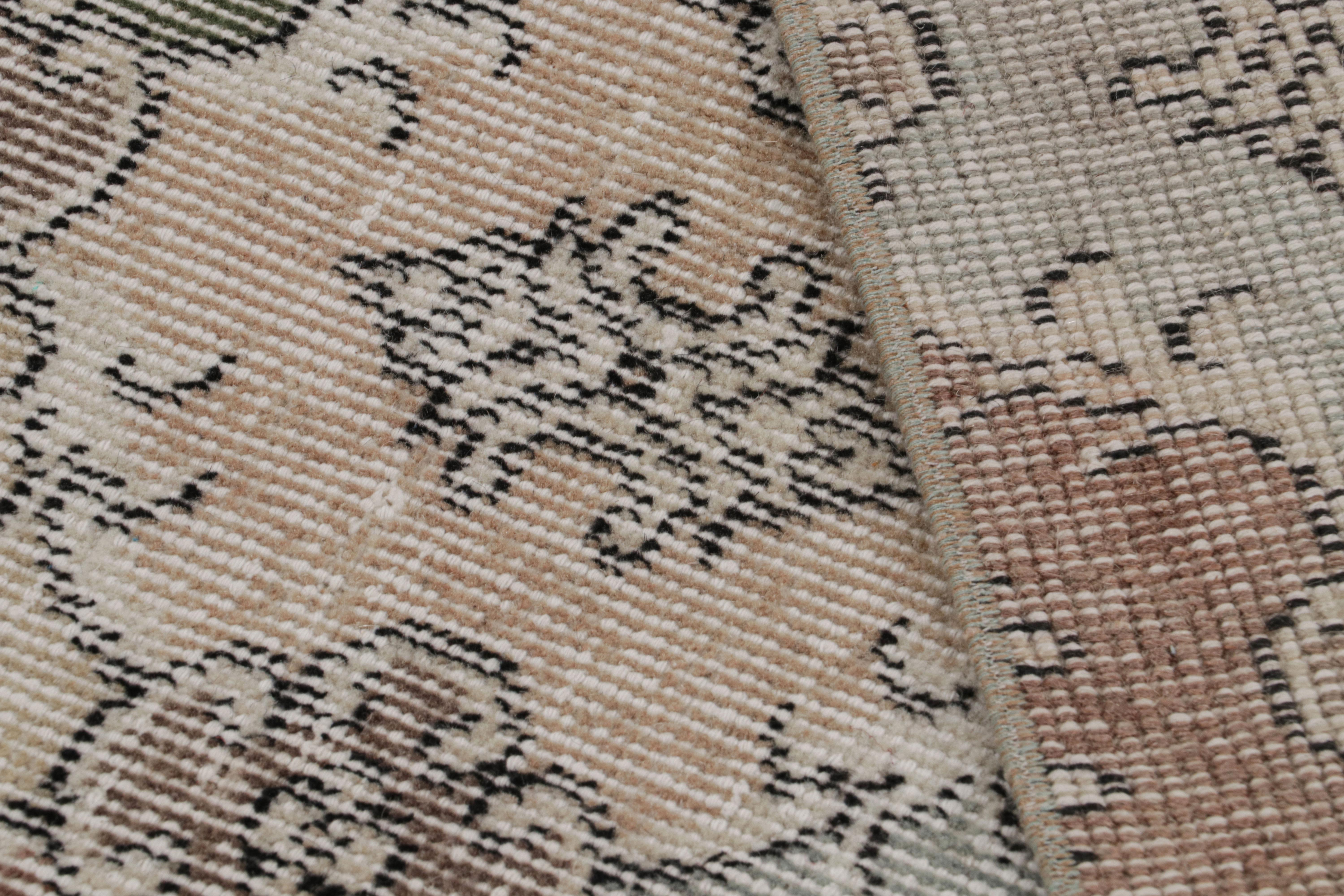 Vintage Zeki Müren Teppich, mit geometrischen Mustern, von Rug & Kilim (Mitte des 20. Jahrhunderts) im Angebot