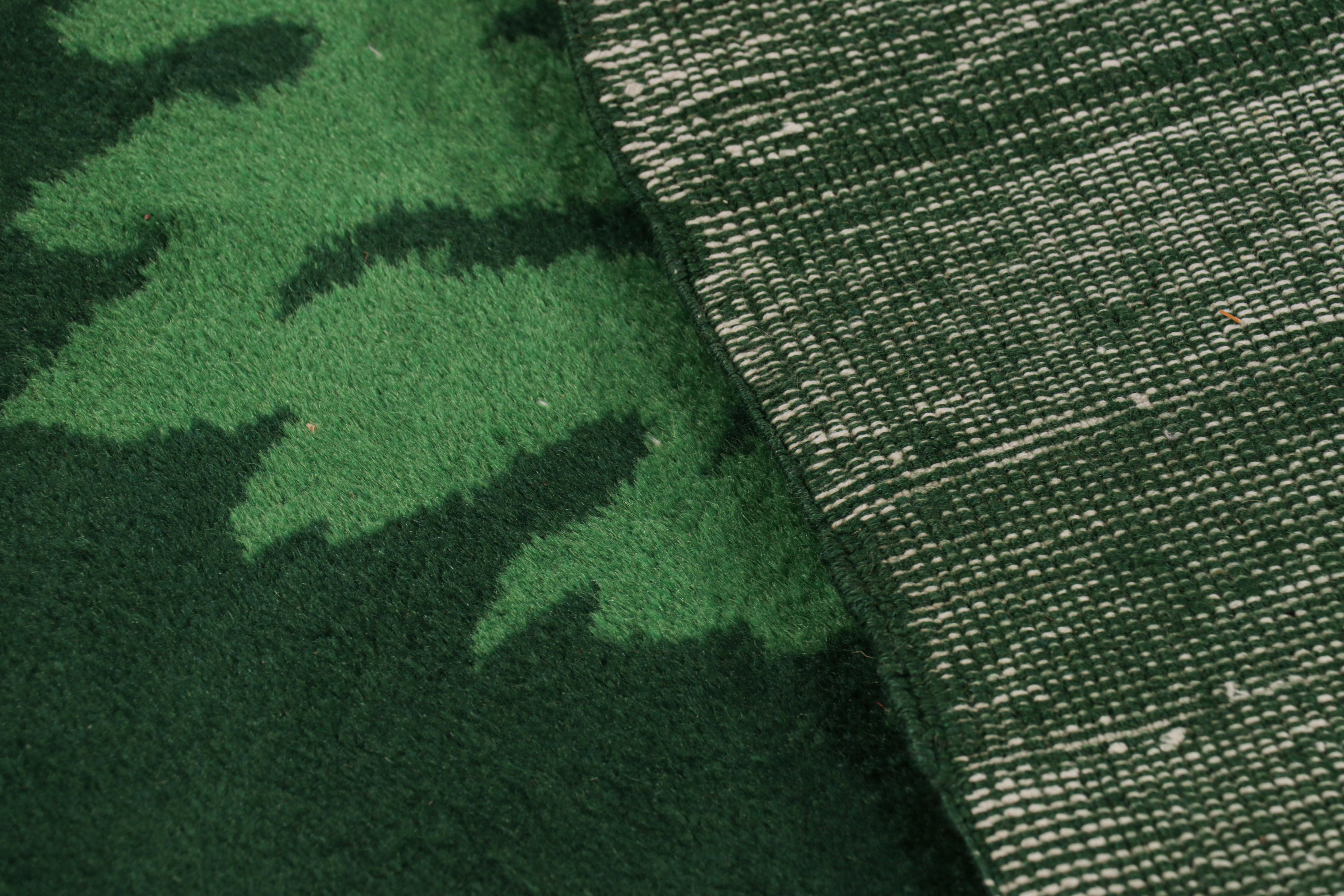 Alfombra vintage Zeki Müren con medallón floral verde, de Rug & Kilim Lana en venta