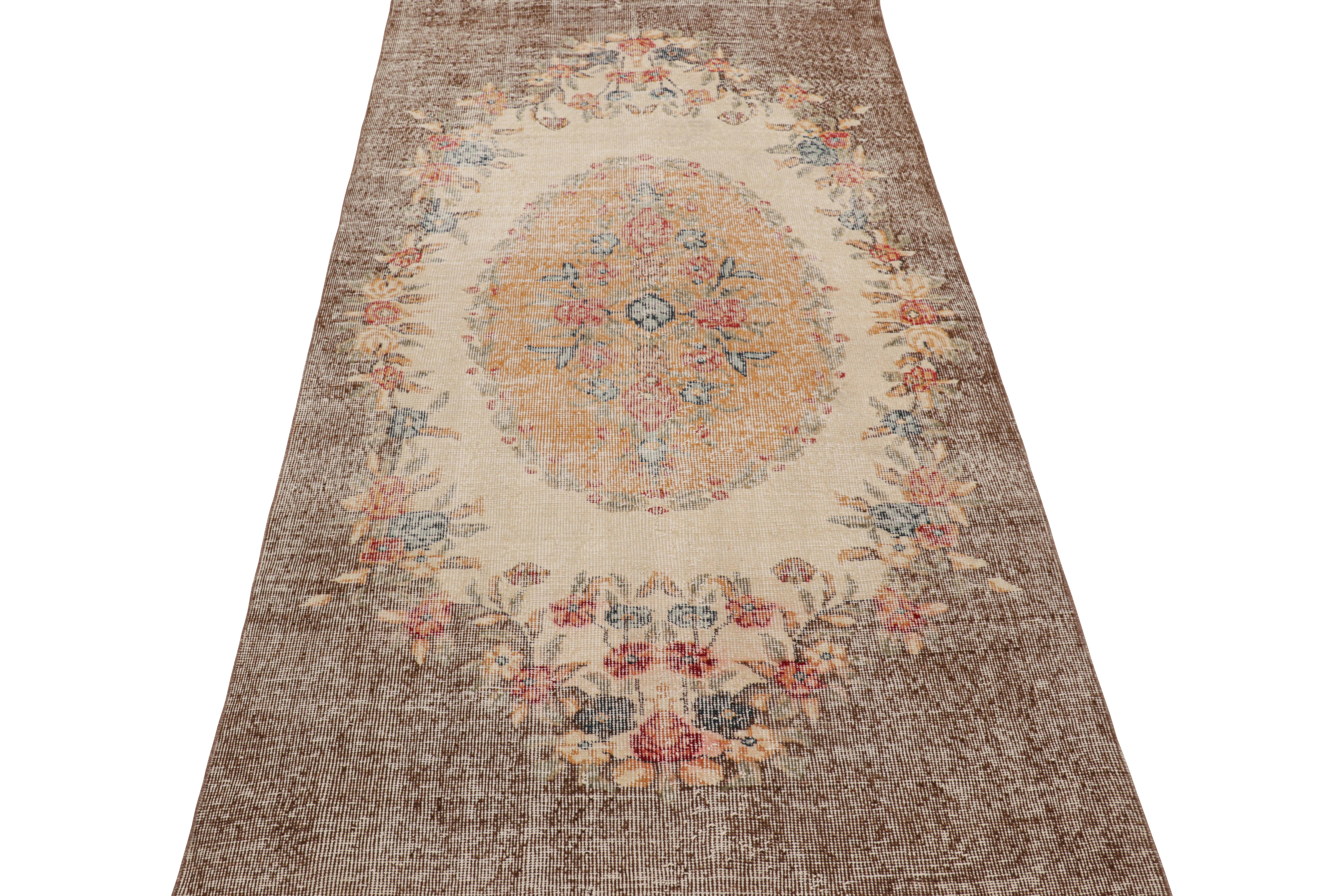 Vintage Zeki Múren Rug, with Medallion and Floral Patterns, from Rug & Kilim In Good Condition For Sale In Long Island City, NY