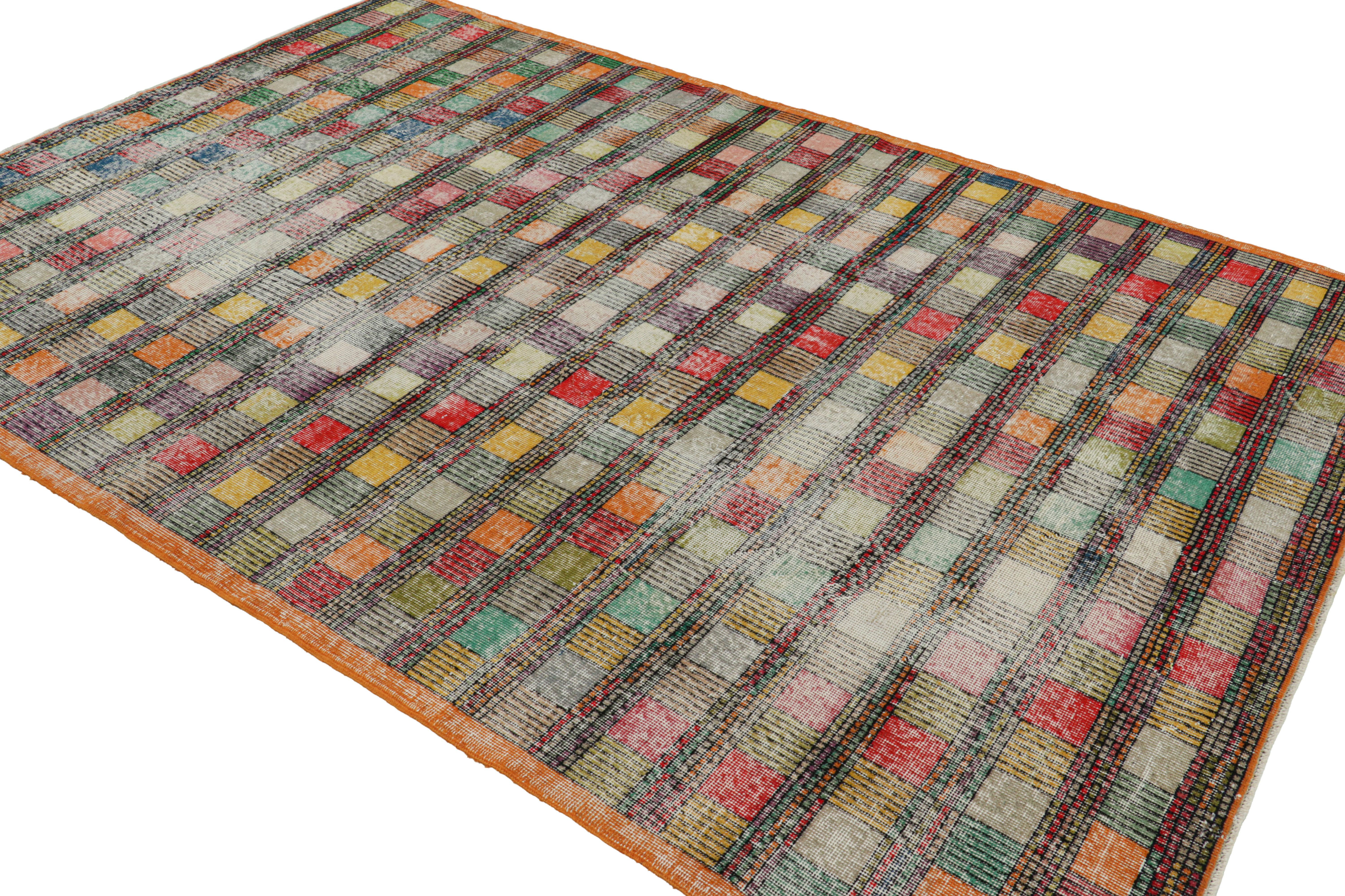 Vintage Zeki Müren Teppich mit mehrfarbigem, geometrischem Muster  Rug & Kilim im Zustand „Gut“ im Angebot in Long Island City, NY