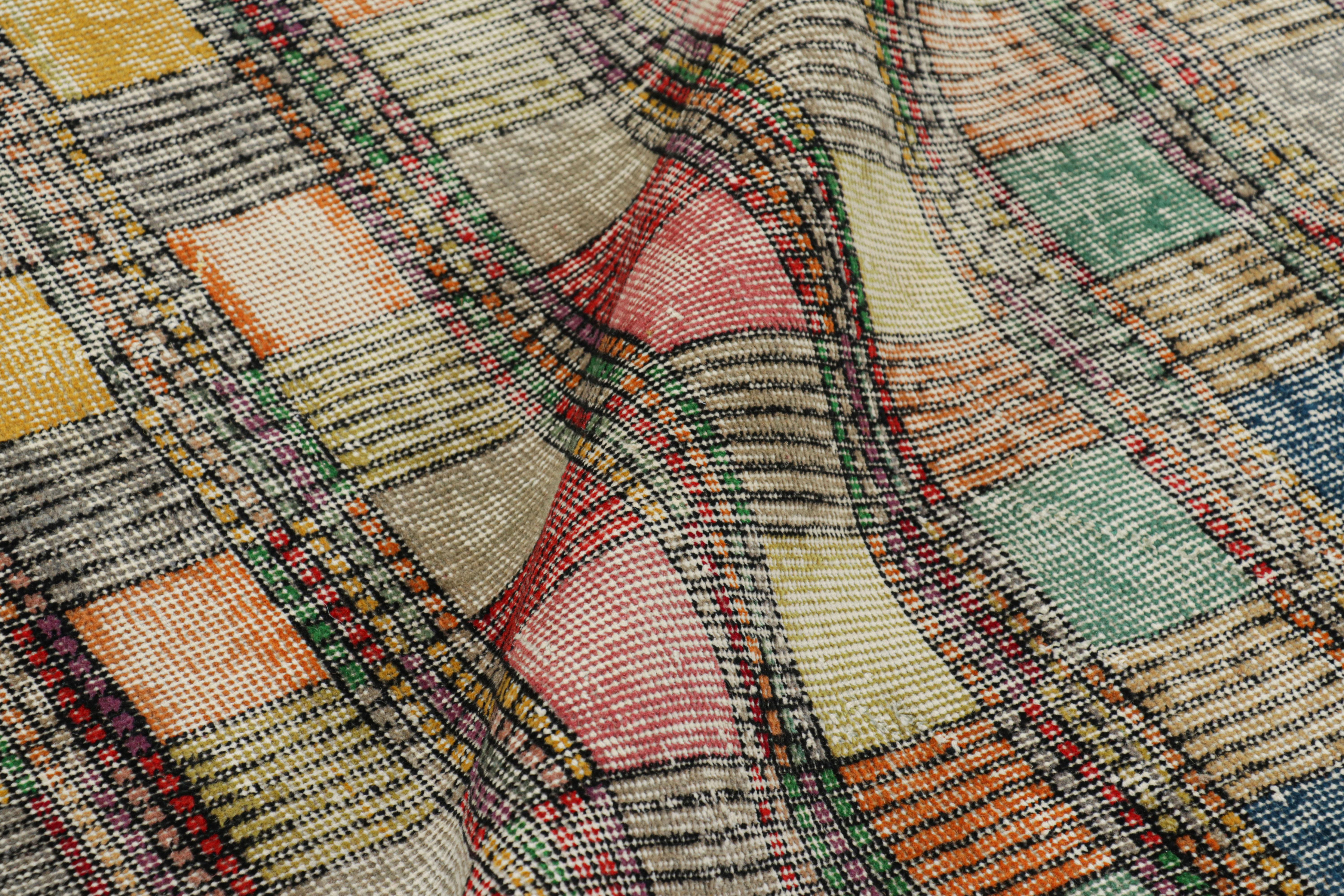 Vintage Zeki Müren Teppich mit mehrfarbigem, geometrischem Muster  Rug & Kilim (Mitte des 20. Jahrhunderts) im Angebot