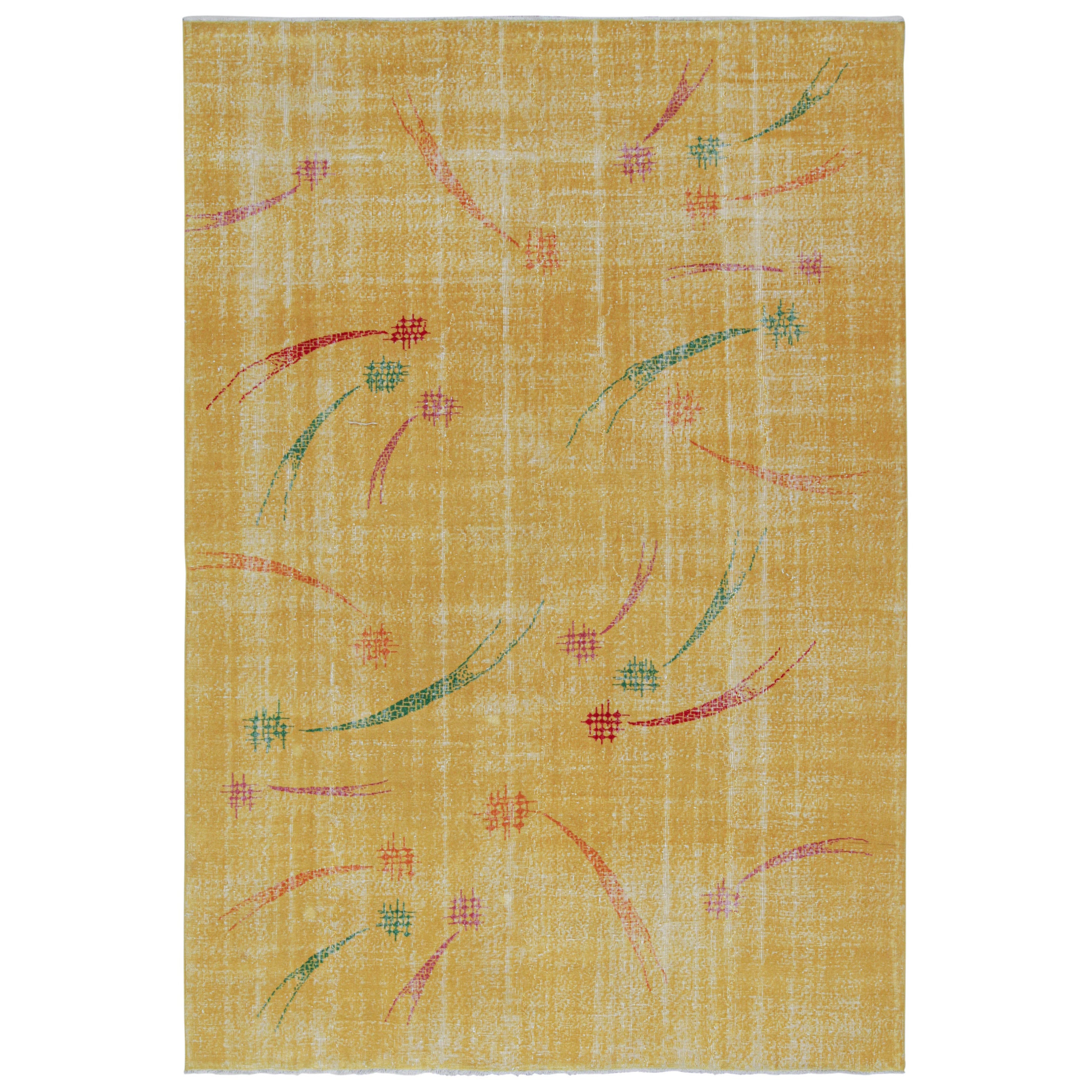Vintage Zeki Müren Teppich mit Senffeld und geometrischen Mustern von Rug & Kilim im Angebot