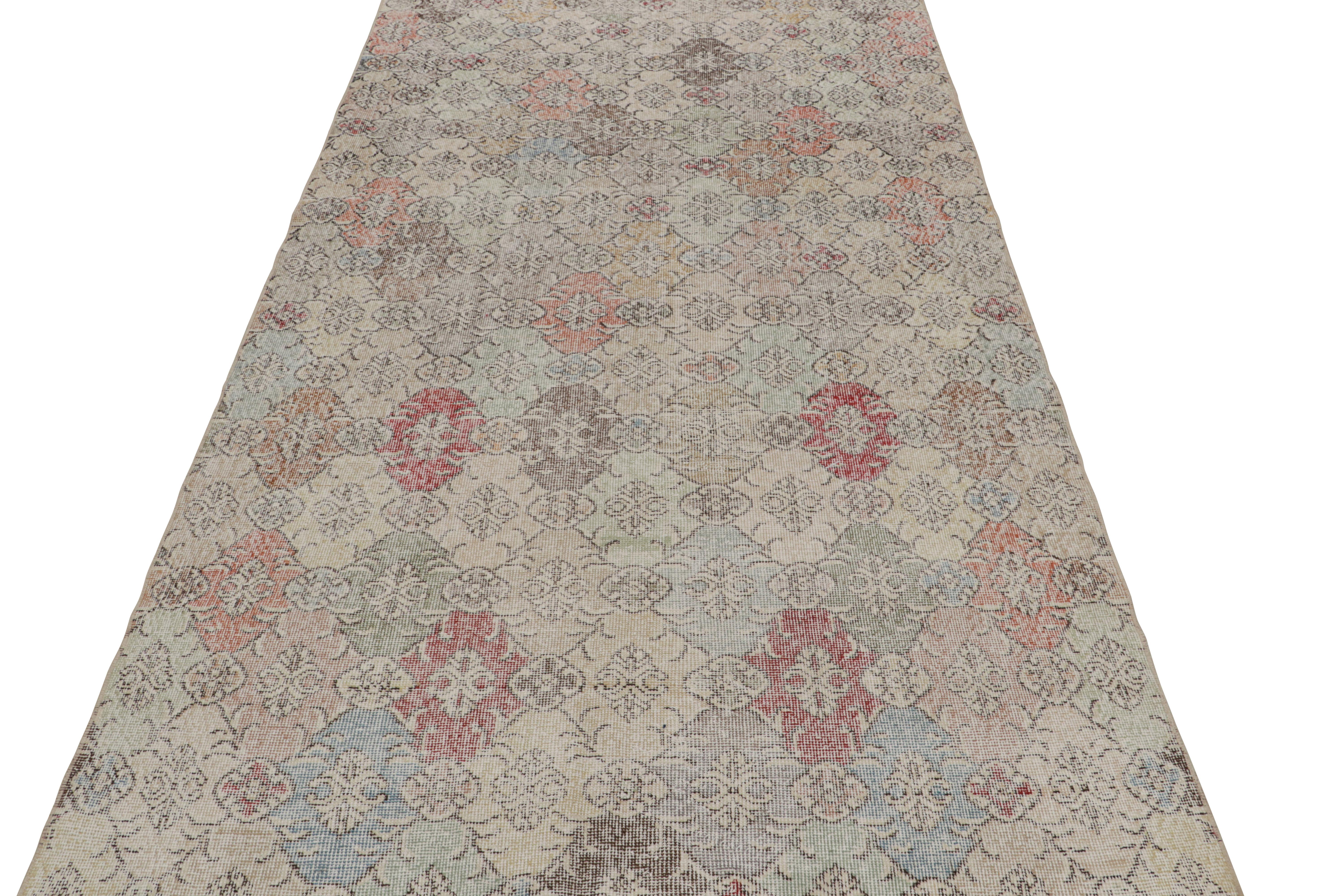 Vintage Zeki Müren Teppich mit pastellfarbenen geometrischen Mustern, von Rug & Kilim (Art déco) im Angebot