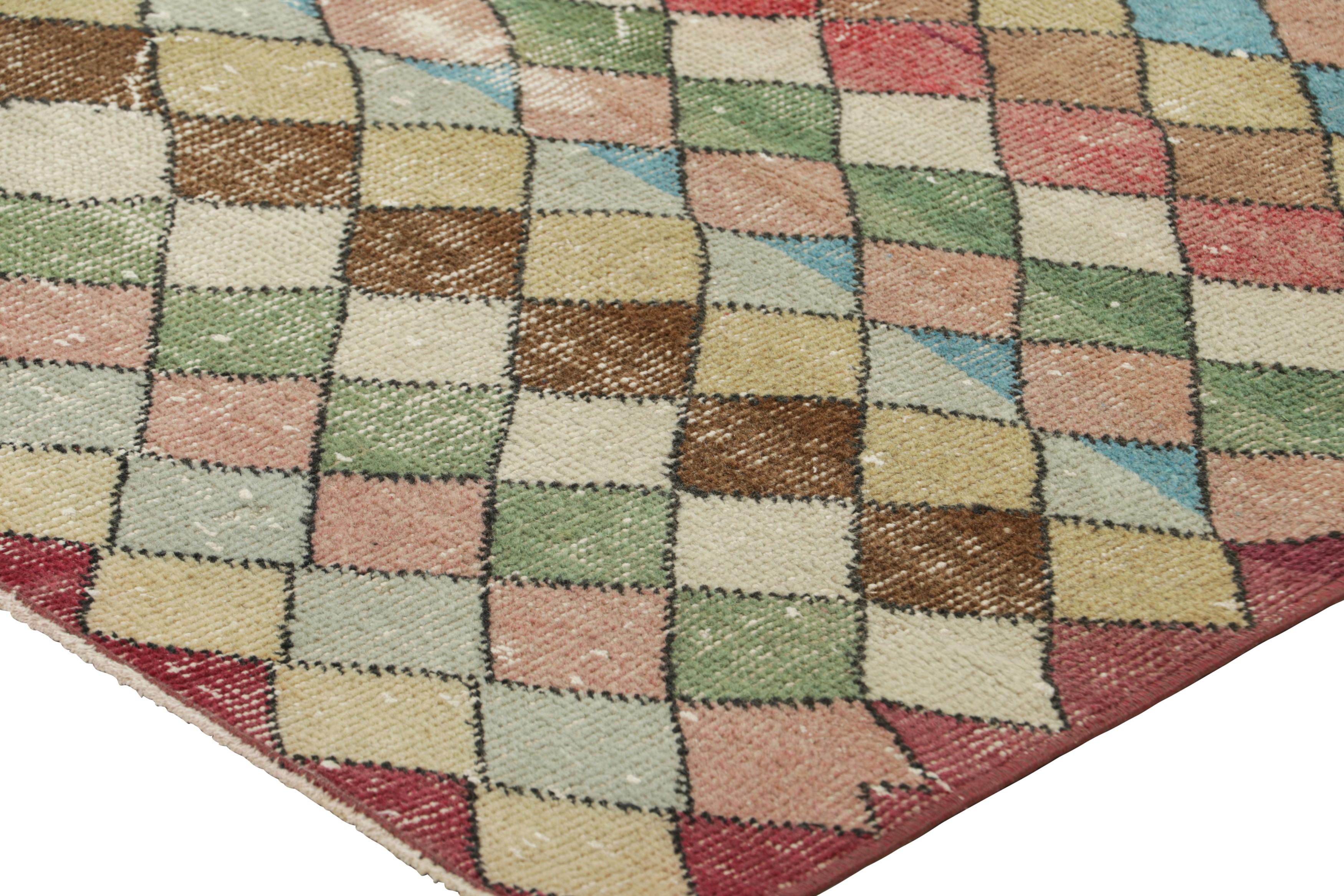 Vintage Zeki Müren Rug with Polychromatic Diamond Pattern  Rug & Kilim (Mitte des 20. Jahrhunderts) im Angebot