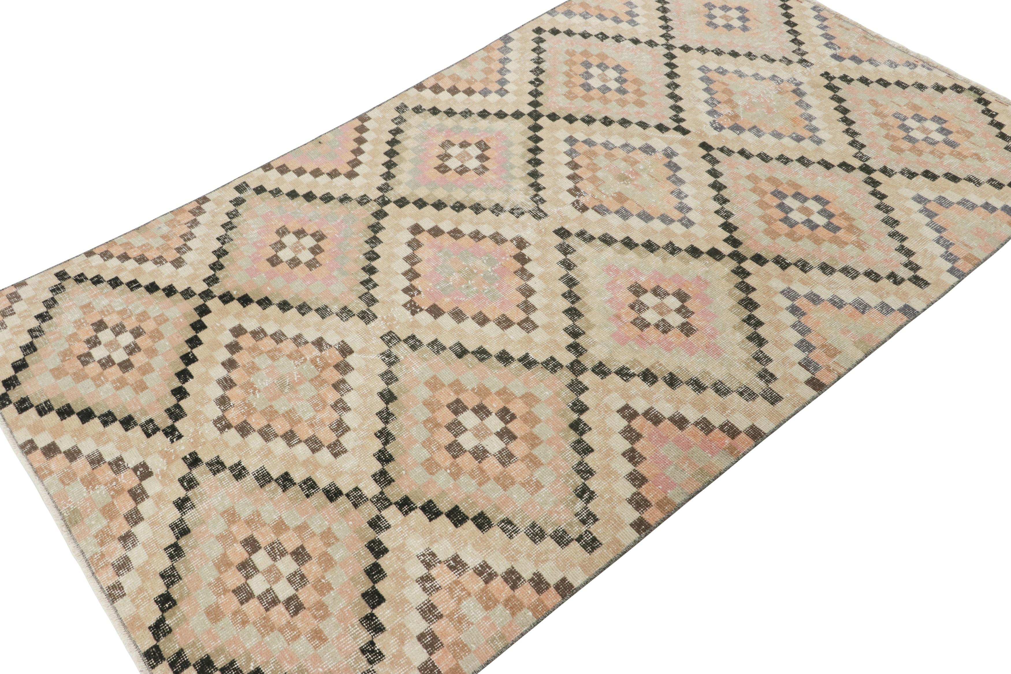 Vintage Turkish Rug in Cream with All-Over Diamond Medallions  - Rug & Kilim In Good Condition For Sale In Long Island City, NY