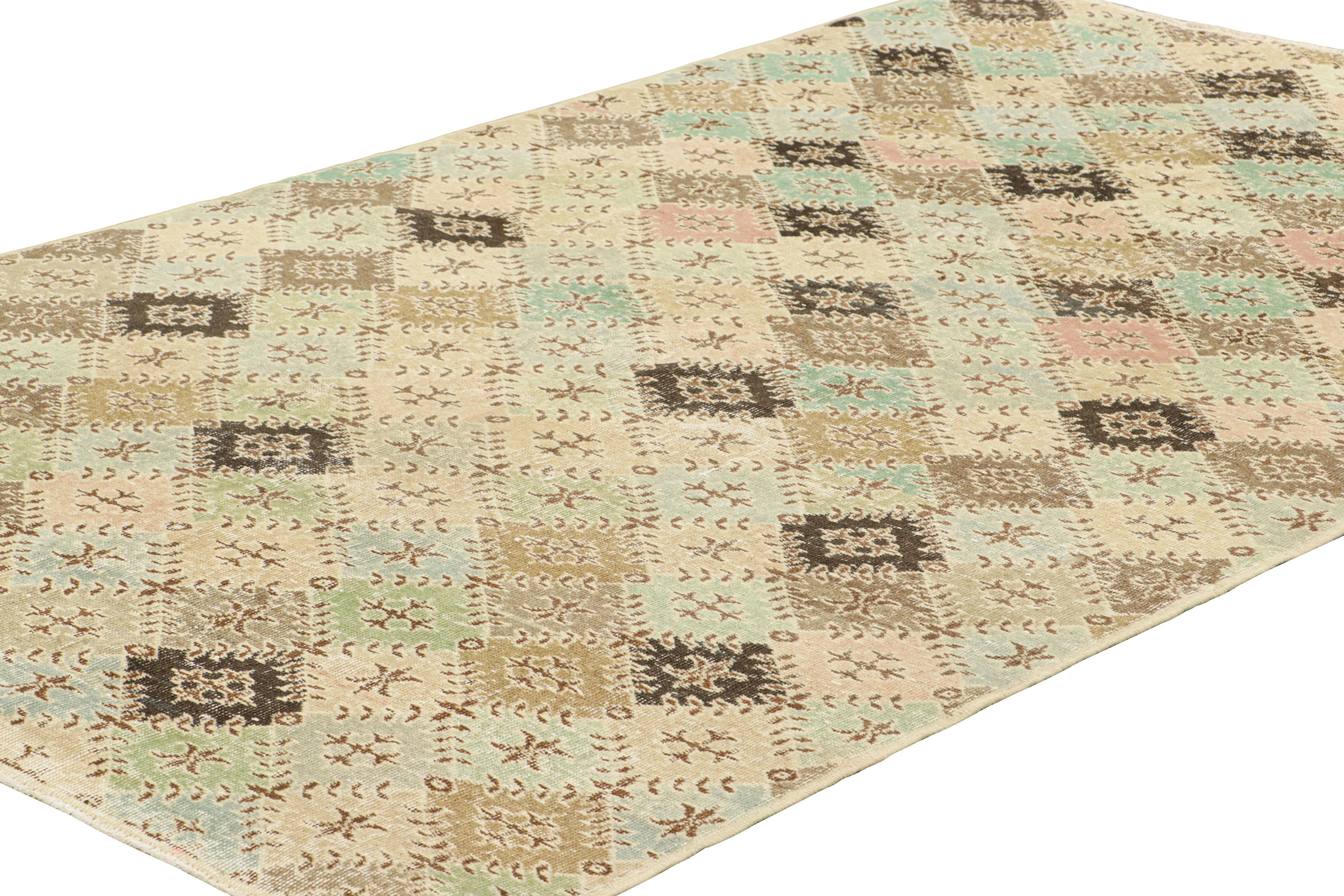 Vintage Zeki Müren Teppich mit polychromen Rautenmustern, von Rug & Kilim (Handgeknüpft) im Angebot