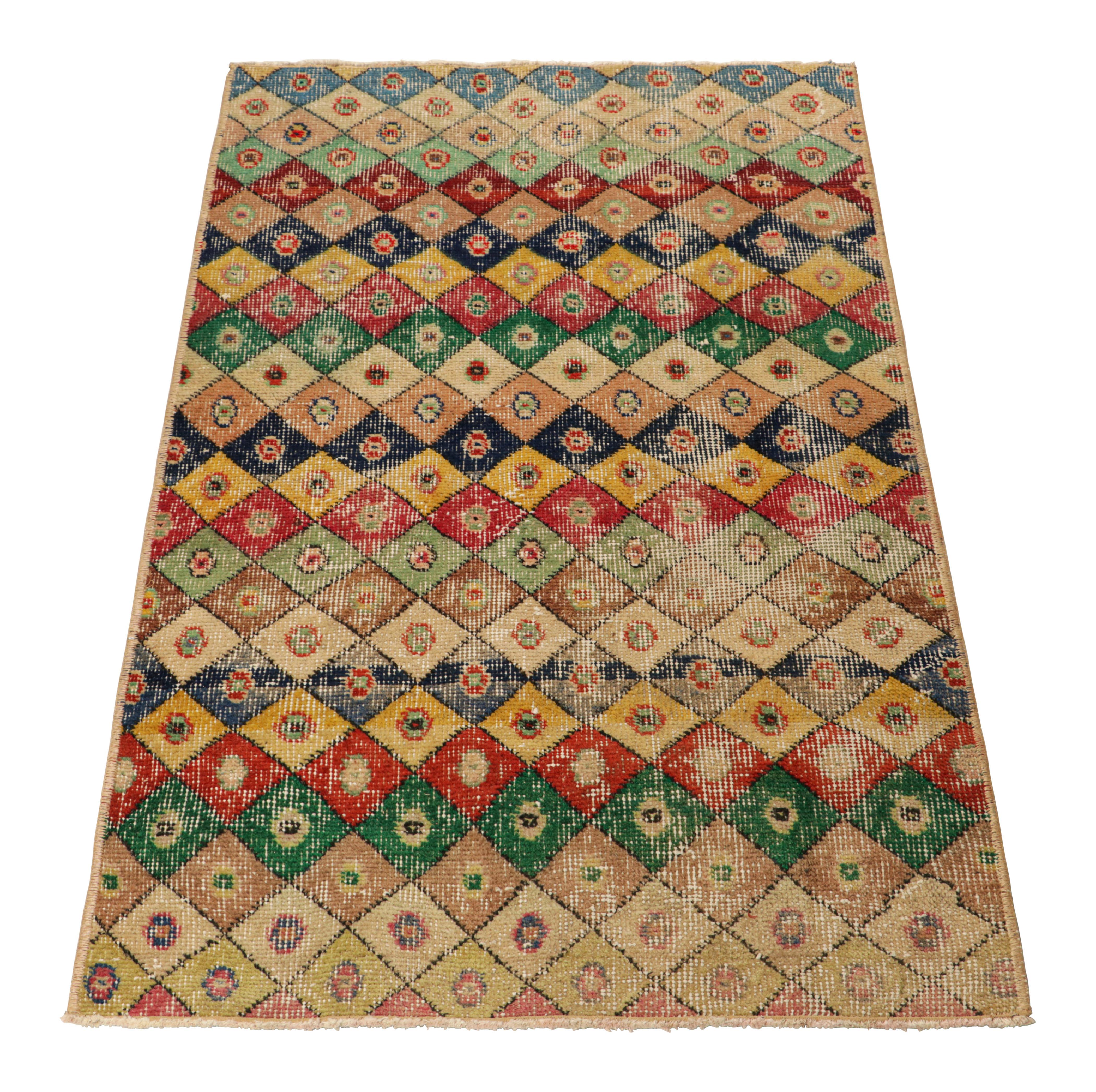 Tappeto Zeki Müren d'epoca con motivi a diamante policromi, da Rug & Kilim In condizioni buone in vendita a Long Island City, NY
