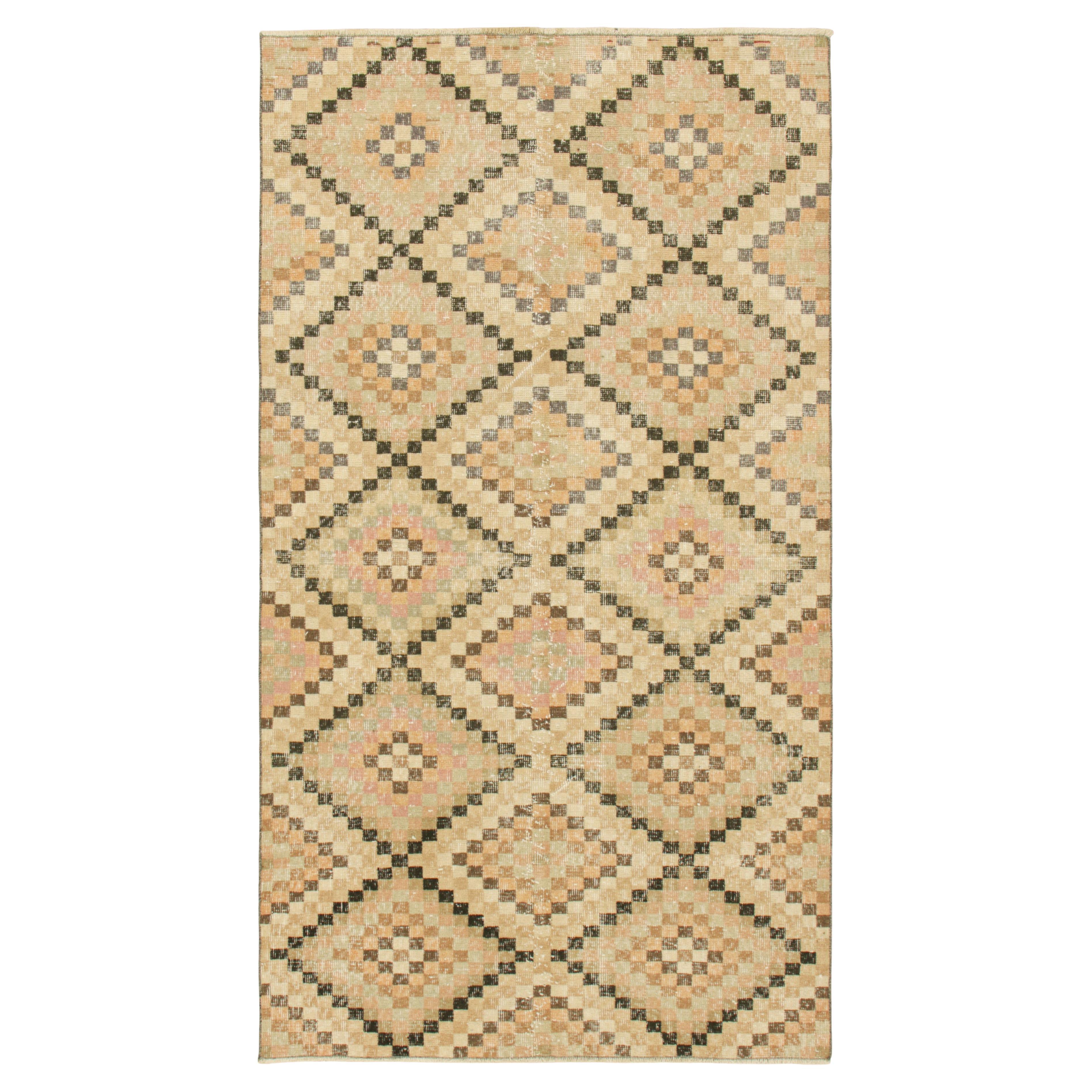 Tappeto Zeki Müren d'epoca con motivi a diamante policromi, da Rug & Kilim