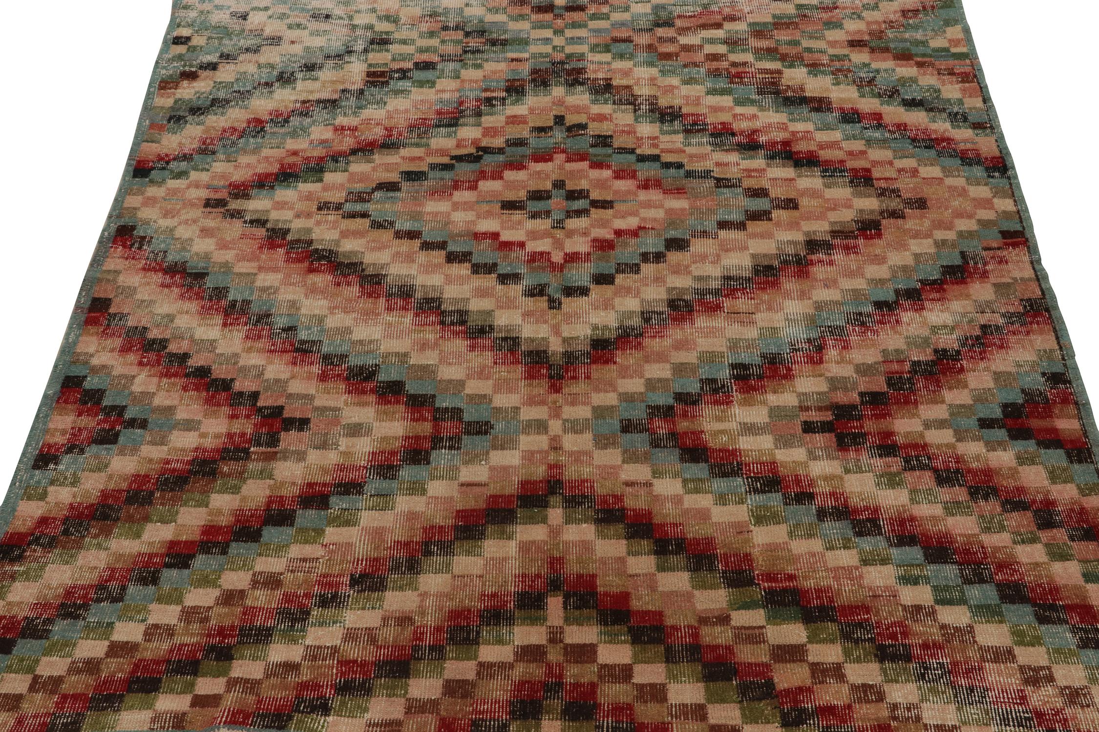 Vintage Zeki Müren Teppich mit polychromem geometrischem Muster, von Rug & Kilim (Handgeknüpft) im Angebot