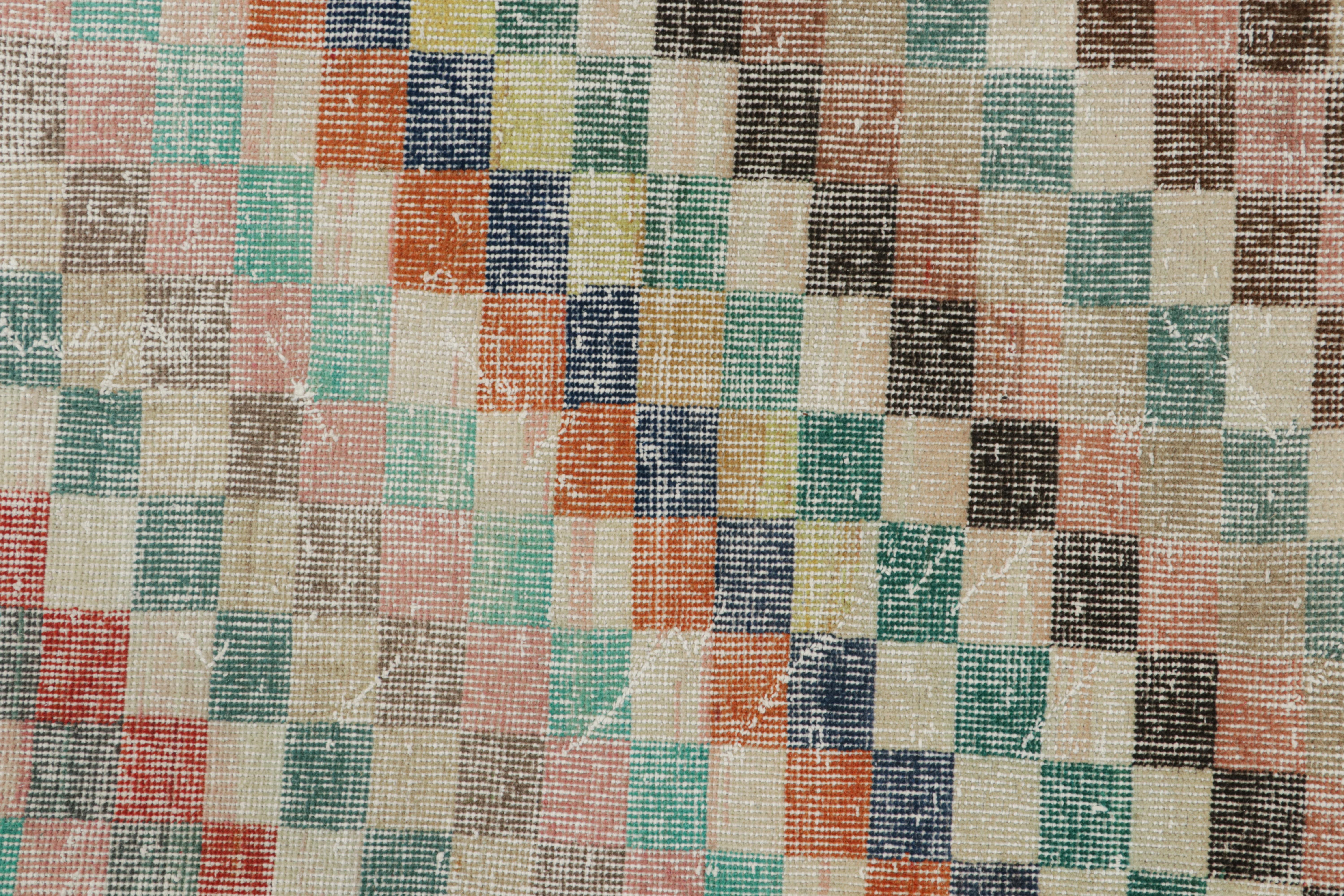Vintage Zeki Müren Teppich mit polychromem geometrischem Muster, von Rug & Kilim im Zustand „Gut“ im Angebot in Long Island City, NY
