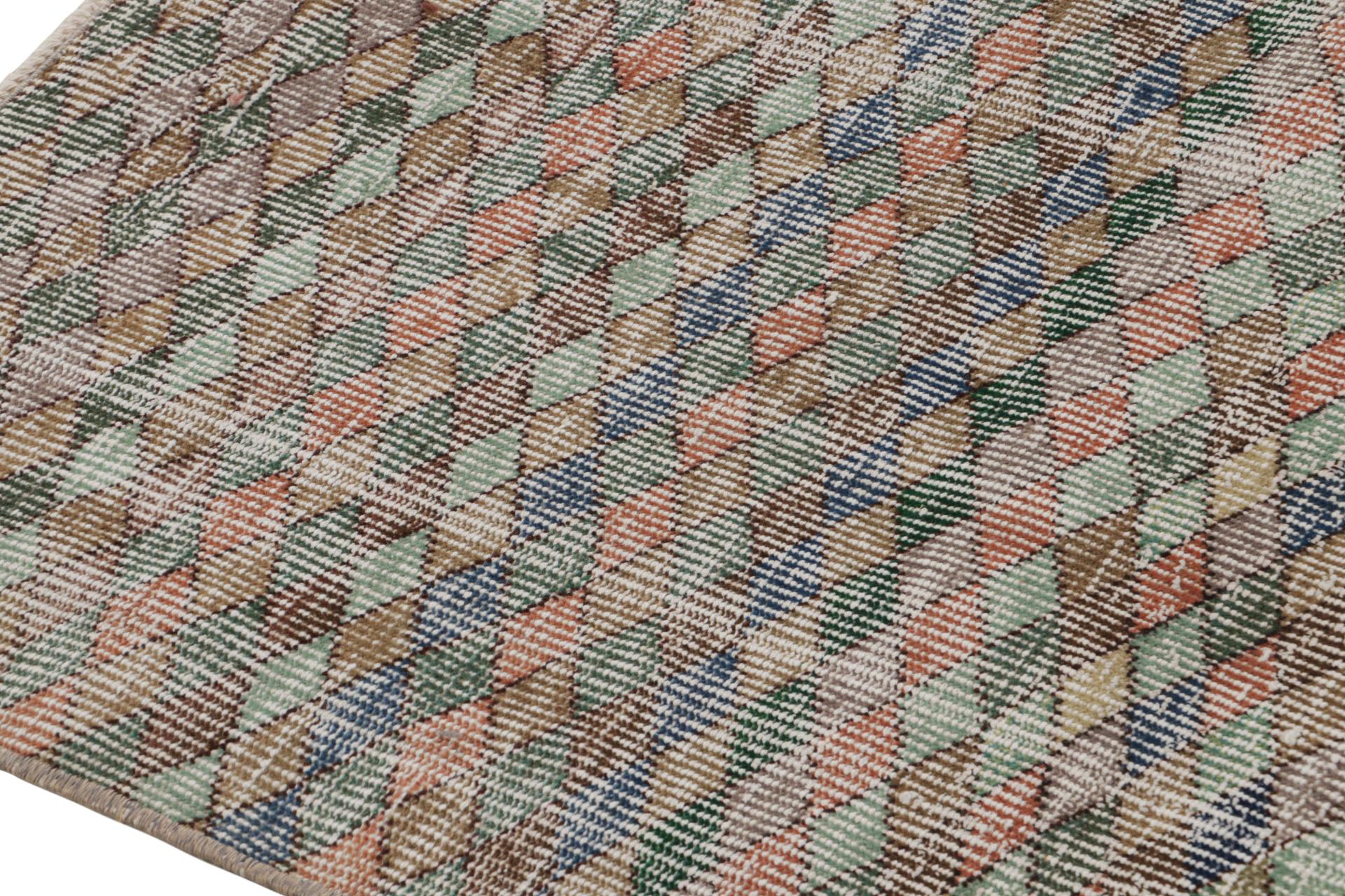 Zeki-Wandteppich mit polychromen, geometrischen Mustern von Rug & Kilim, Vintage (Handgeknüpft) im Angebot