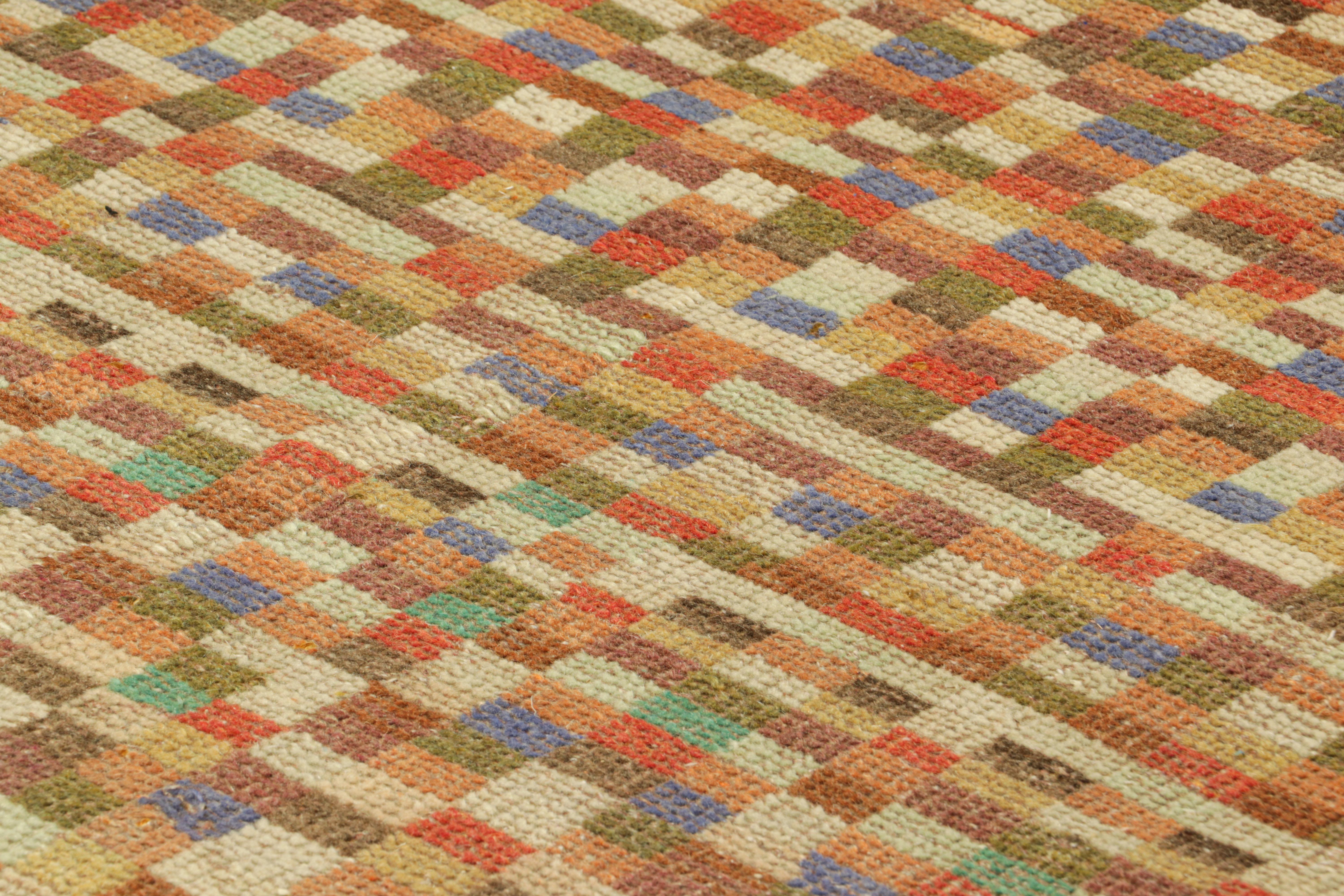Dieser handgeknüpfte Wollteppich (ca. 1960-1970) ist ein aufregendes neues Stück in der Mid-Century Pasha Collection'S von Rug & Kilim - eine seltene Kuration, die vermutlich von dem türkischen Künstler und der Ikone Zeki Müren aus der Mitte des
