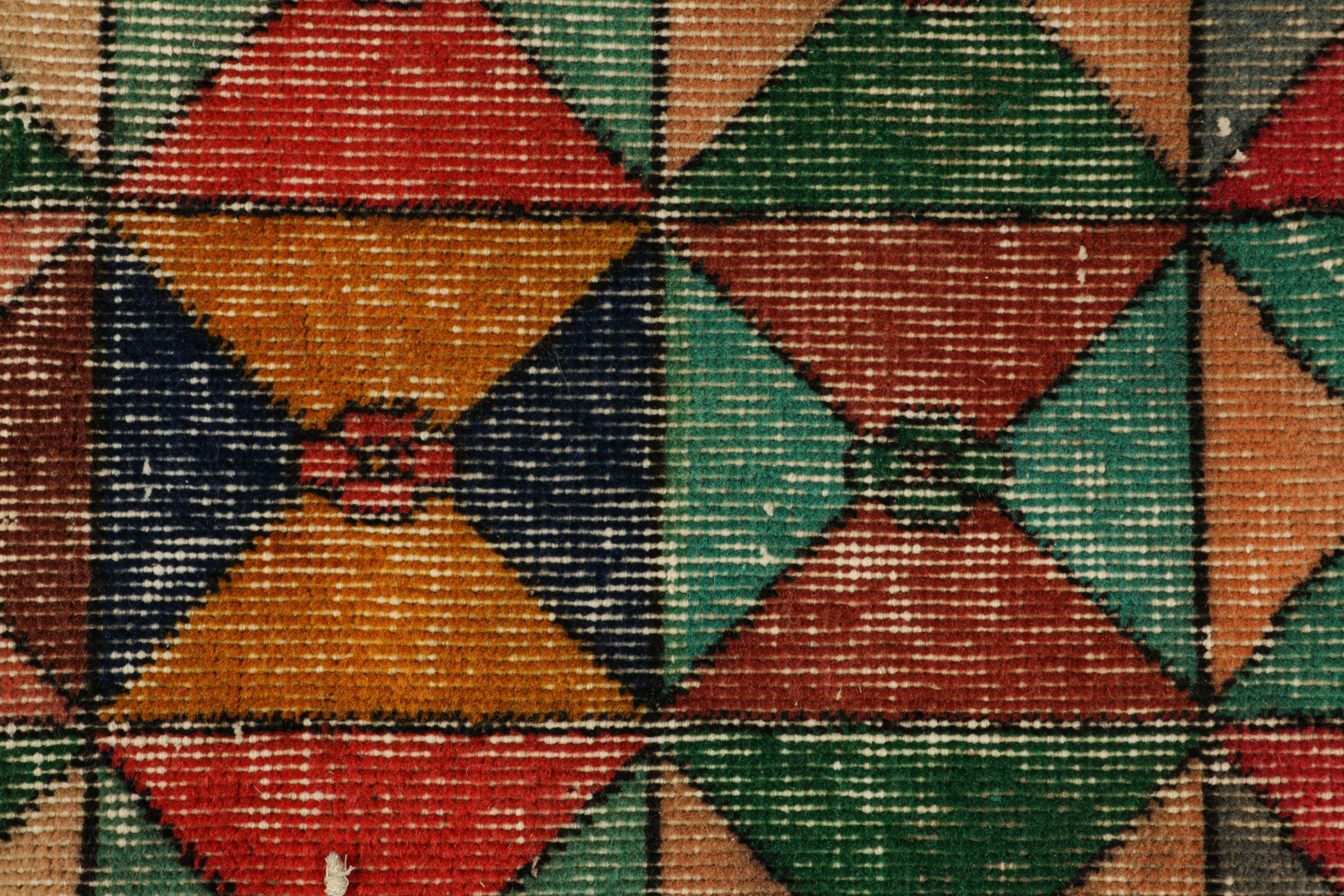 Vintage Zeki Müren Teppich mit polychromen geometrischen Mustern, von Rug & Kilim (Türkisch) im Angebot