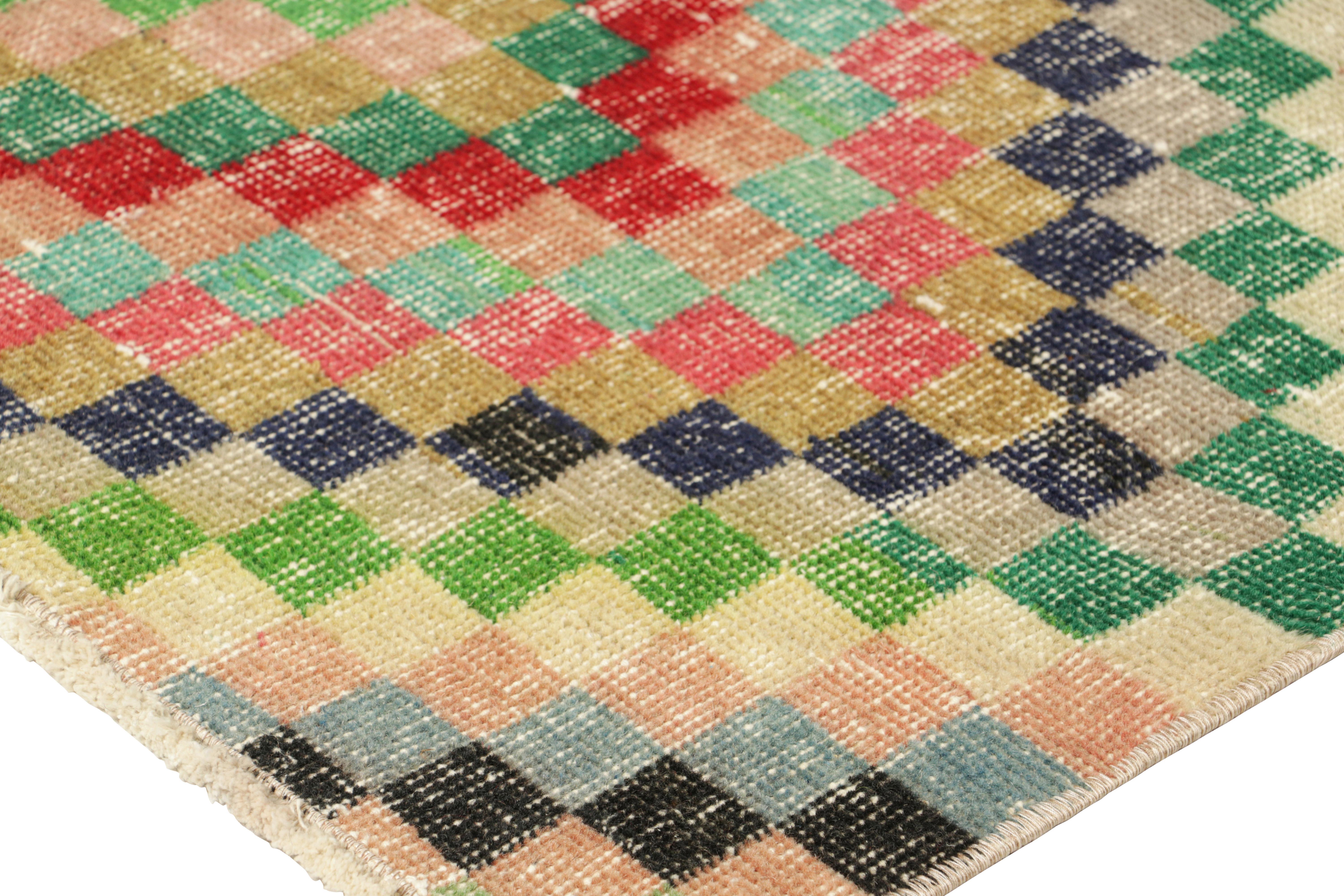 Vintage Zeki Müren Teppich mit polychromen geometrischen Mustern, von Rug & Kilim (Mitte des 20. Jahrhunderts) im Angebot