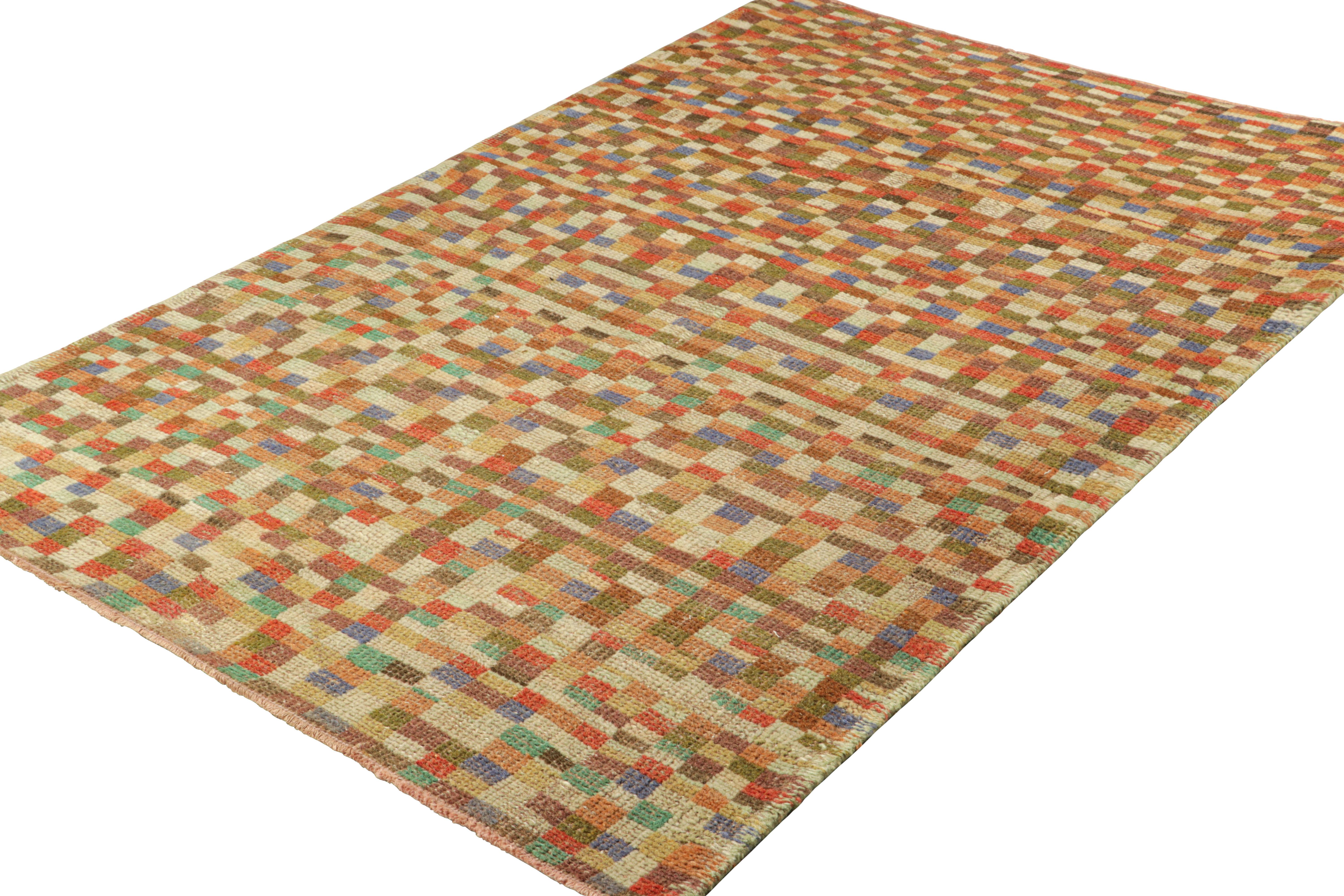 Vintage Zeki Müren Teppich mit polychromen geometrischen Mustern, von Rug & Kilim (Mitte des 20. Jahrhunderts) im Angebot