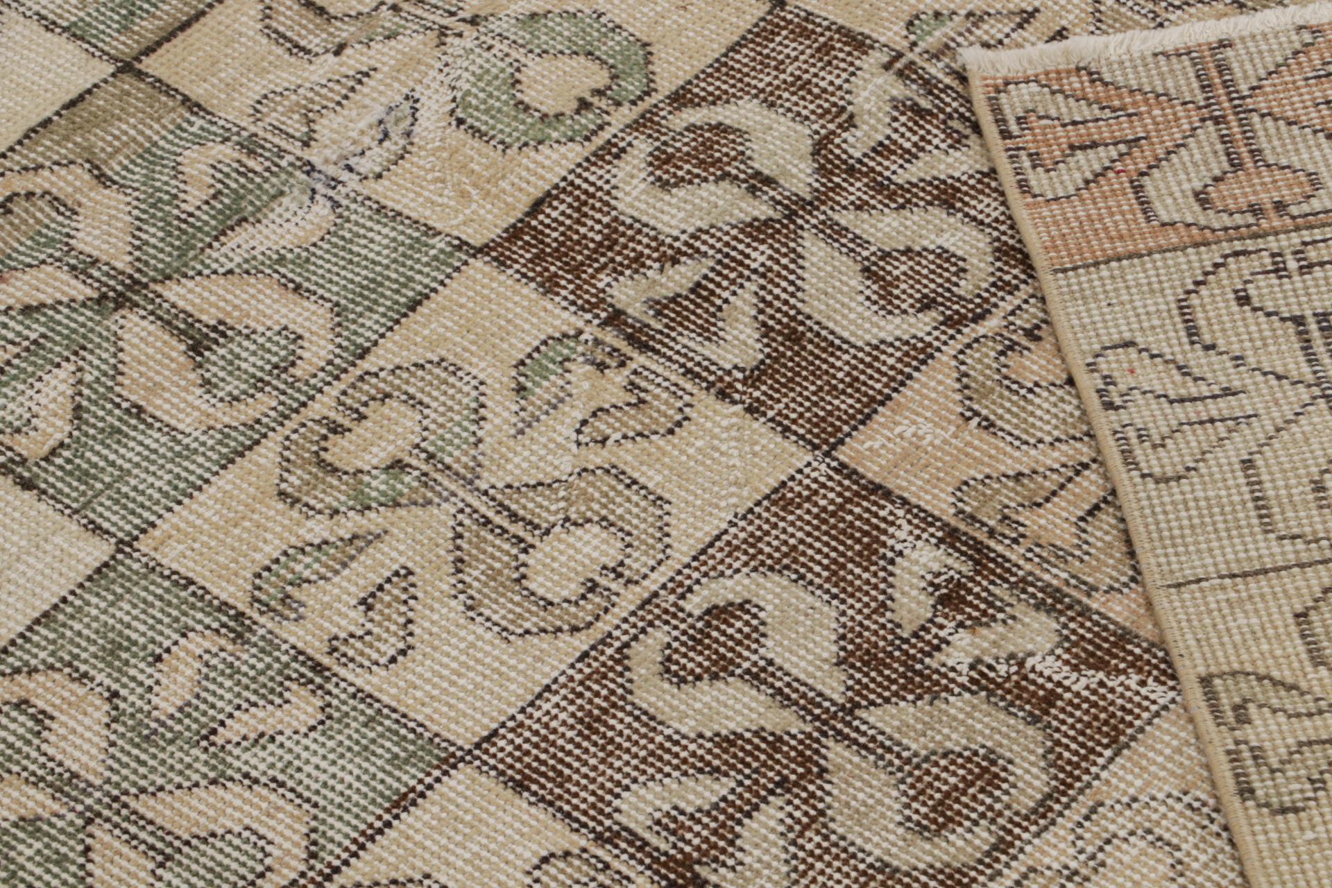 Lana Tappeto vintage Zeki Müren, con motivi geometrici policromatici, da Rug & Kilim in vendita