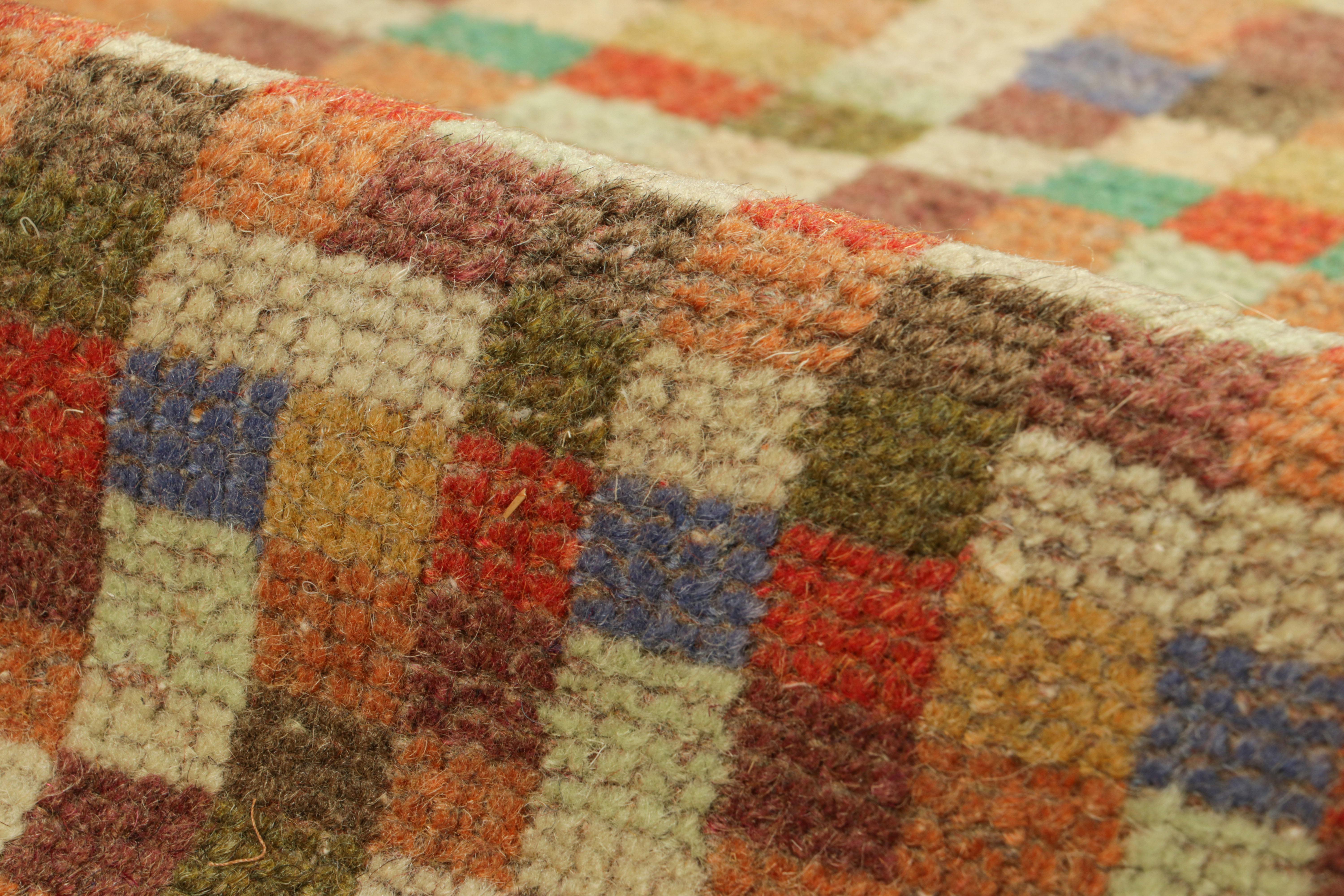 Vintage Zeki Müren Teppich mit polychromen geometrischen Mustern, von Rug & Kilim im Angebot 1