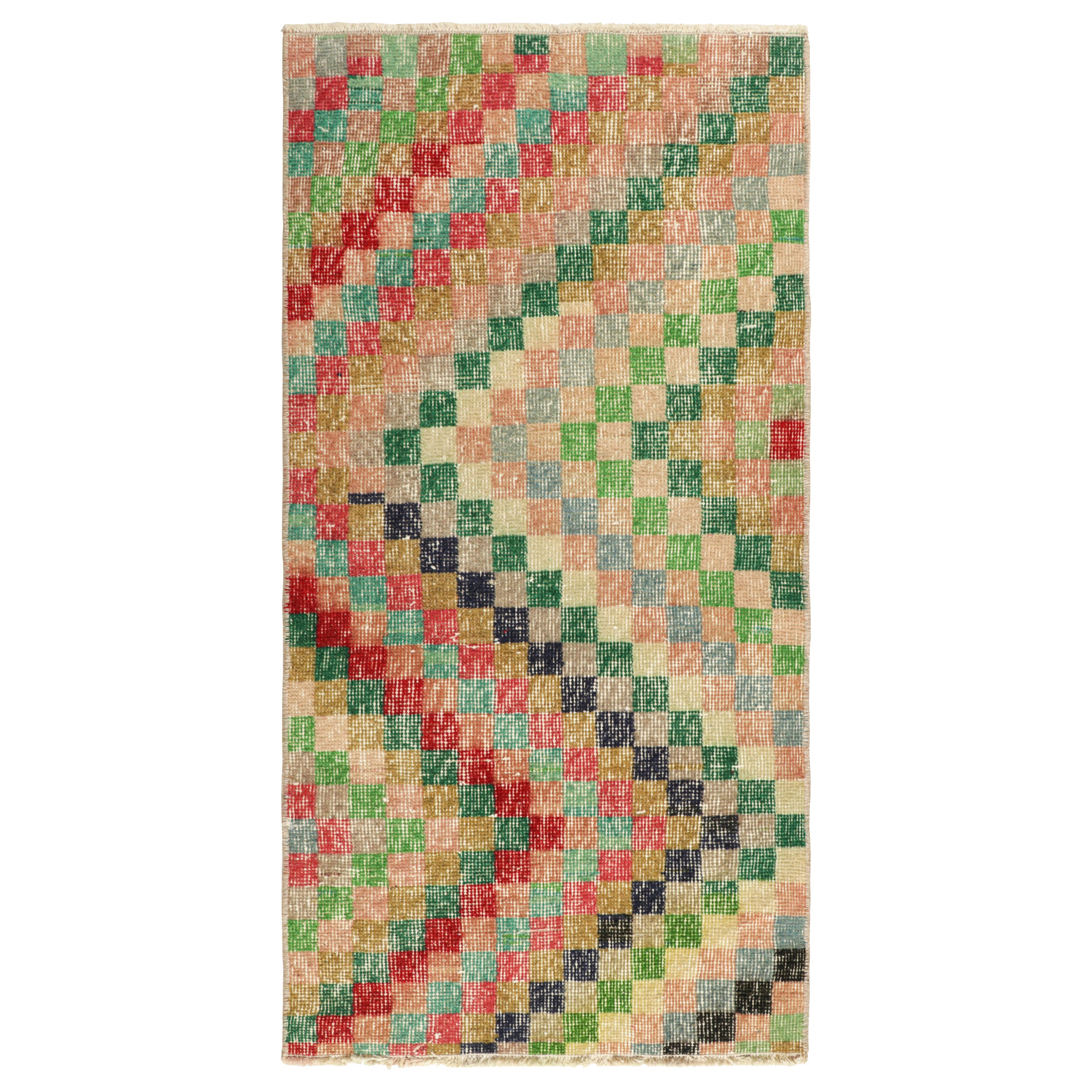 Vintage Zeki Müren Teppich mit polychromen geometrischen Mustern, von Rug & Kilim im Angebot
