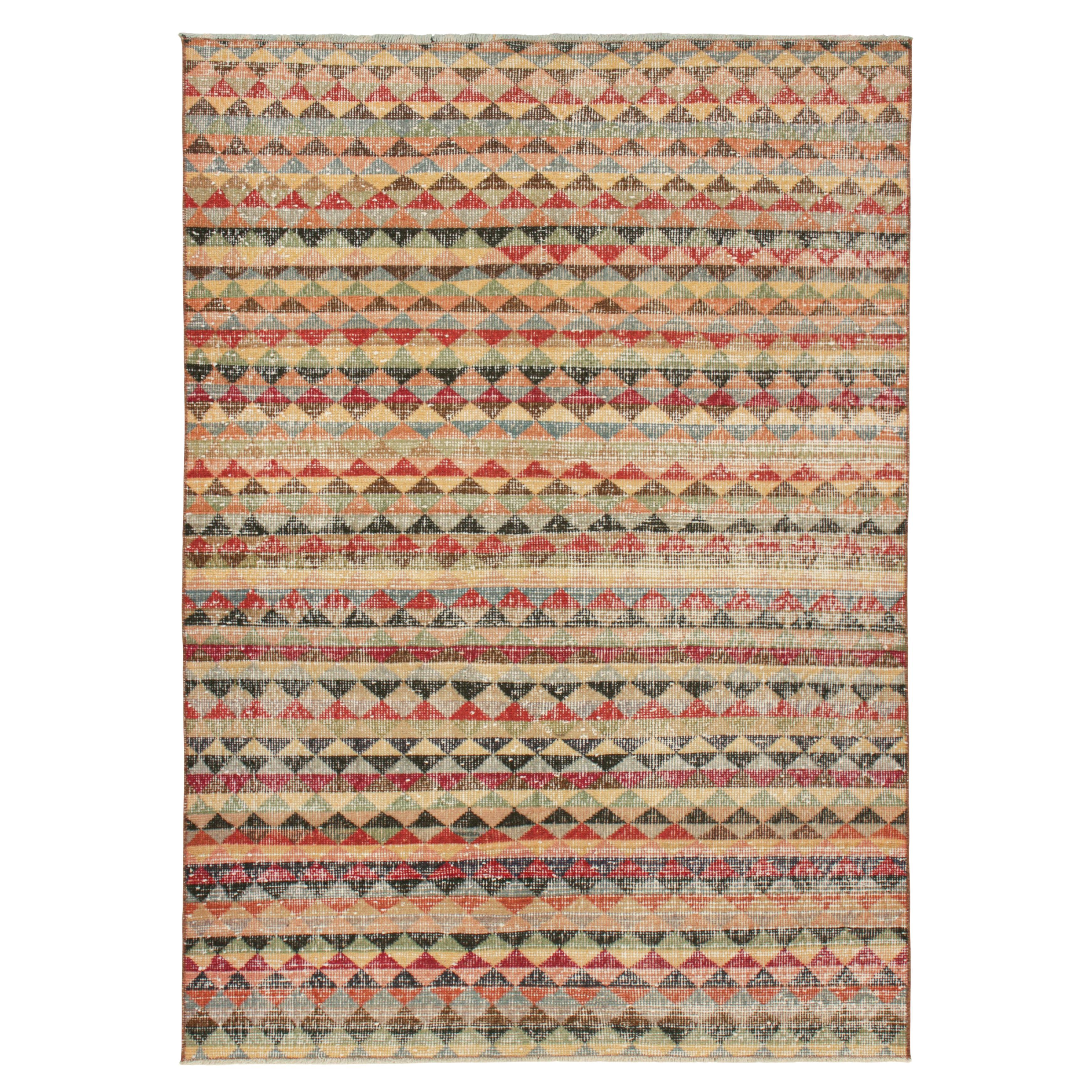Vintage Zeki Müren Teppich mit polychromen geometrischen Mustern von Rug & Kilim