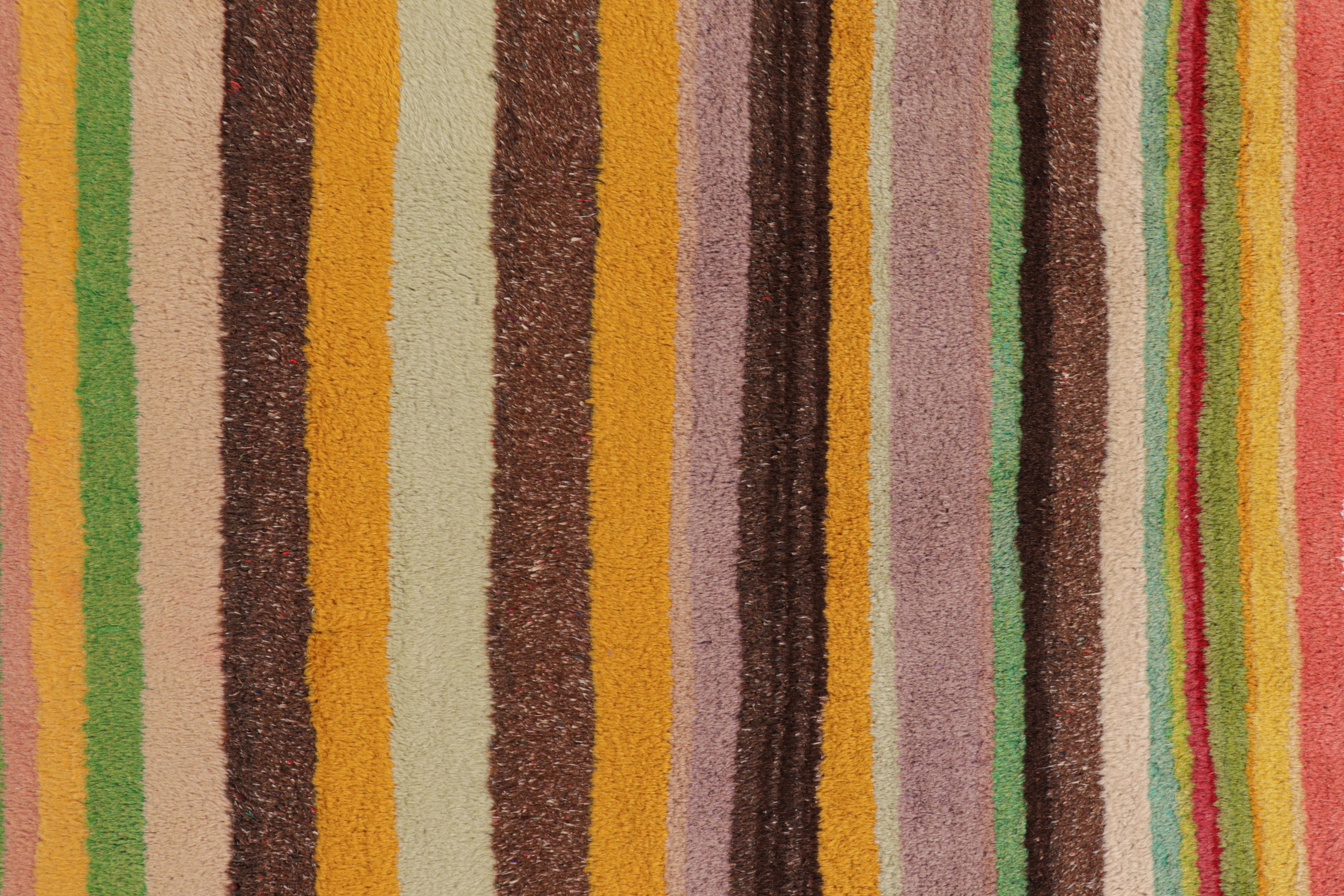 Vintage Zeki Müren Teppich mit polychromen geometrischen Streifen von Rug & Kilim (Türkisch) im Angebot