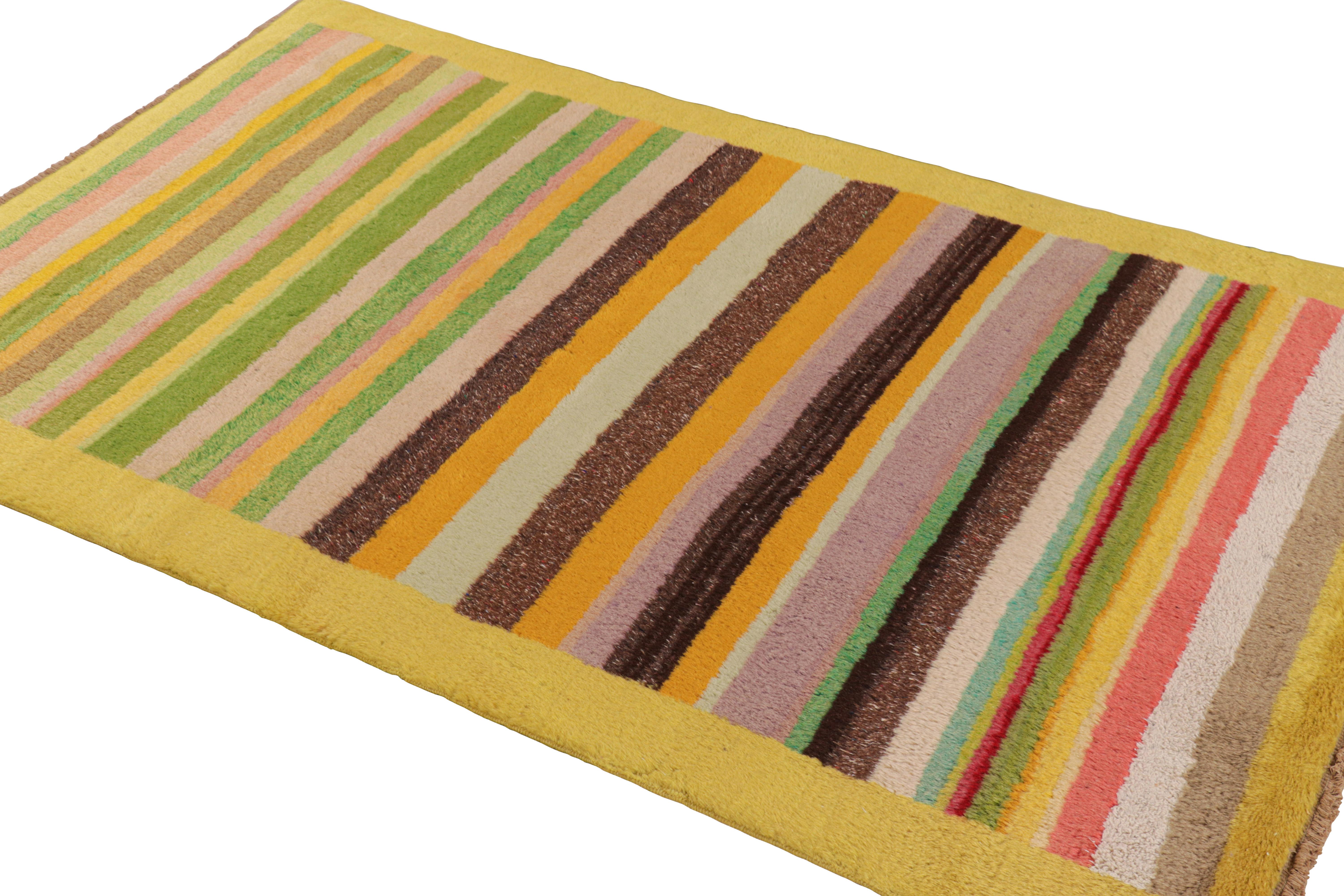Vintage Zeki Müren Teppich mit polychromen geometrischen Streifen von Rug & Kilim (Handgeknüpft) im Angebot