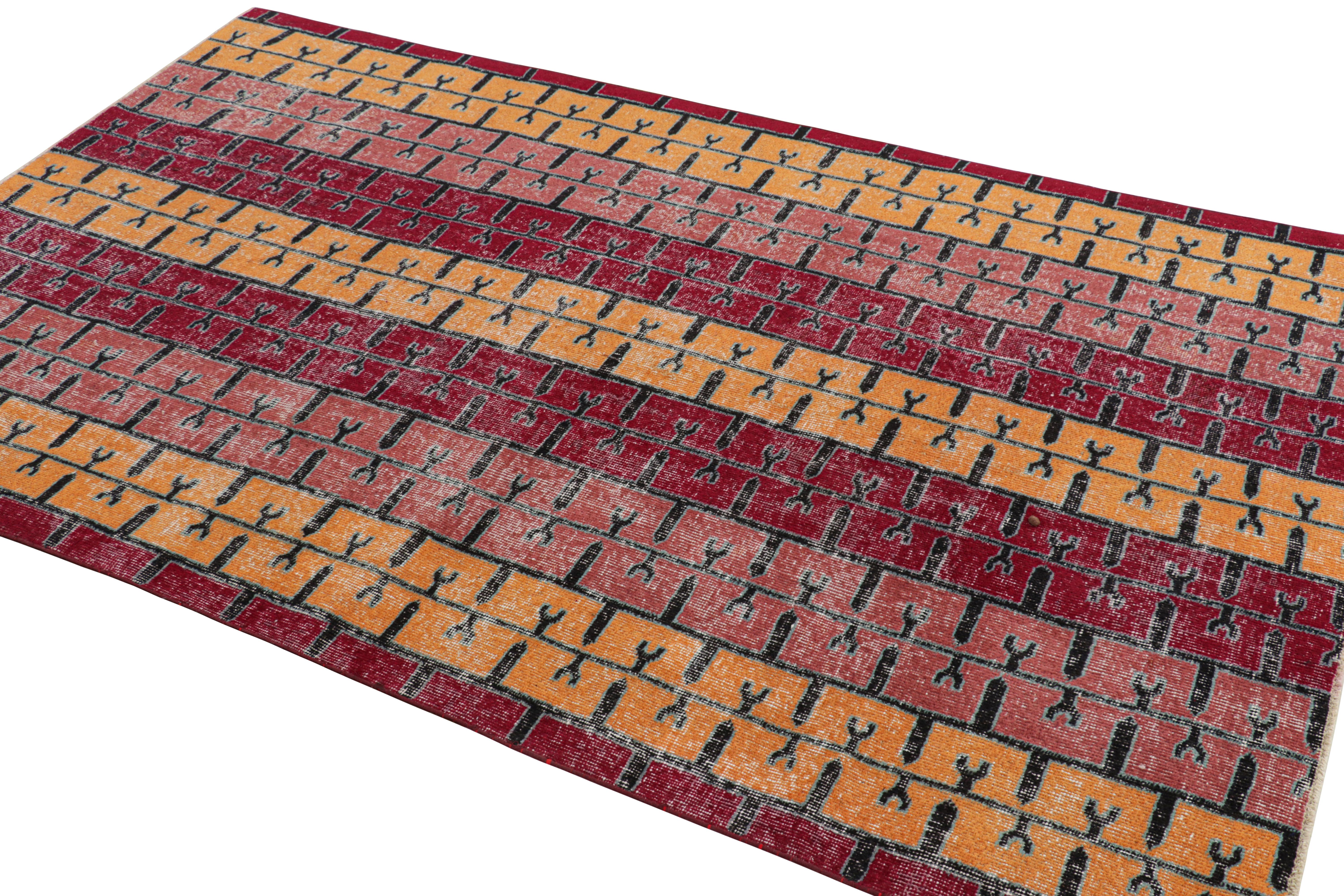 Vintage Zeki Müren Teppich mit polychromen geometrischen Streifen von Rug & Kilim (Handgeknüpft) im Angebot