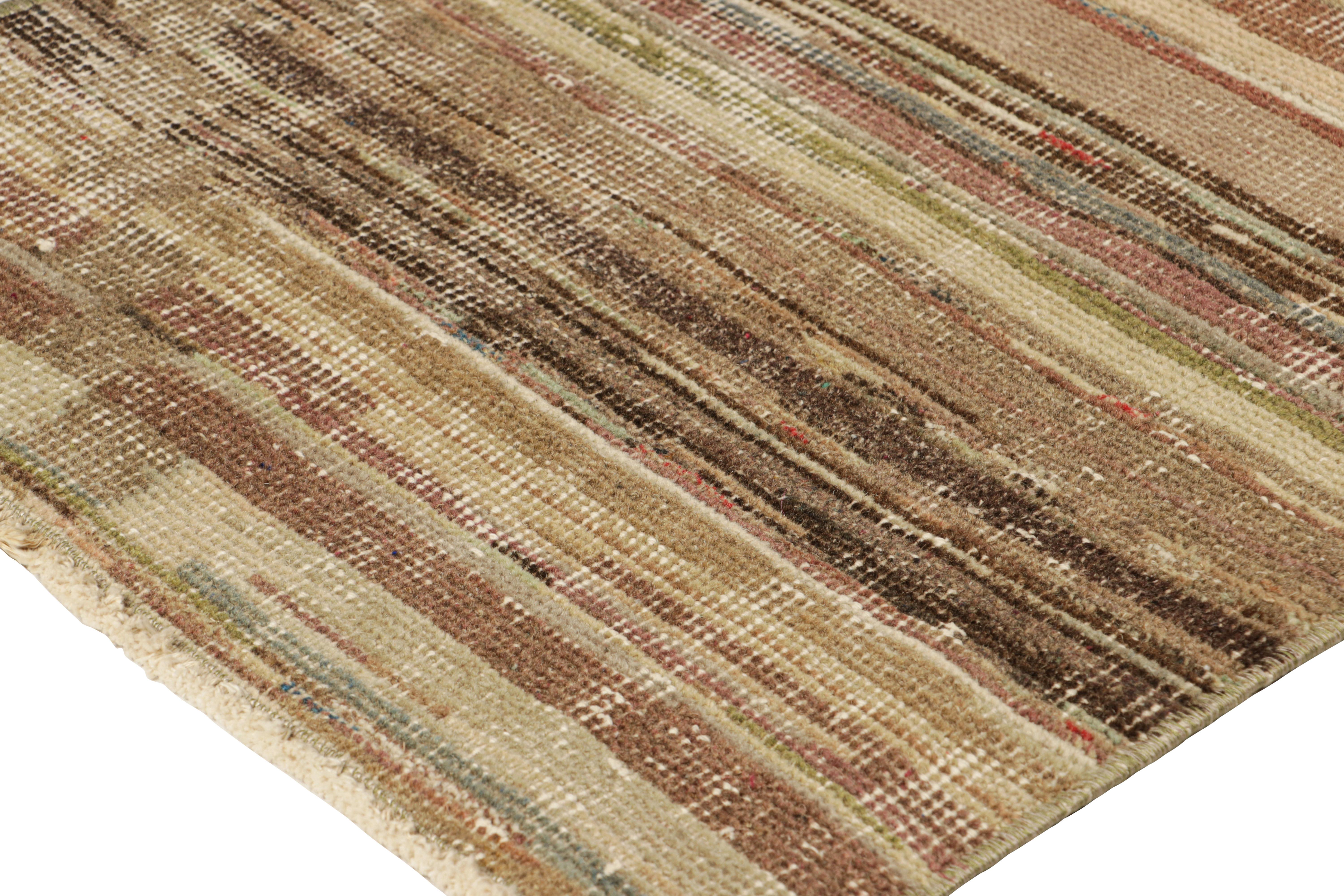 Vintage Zeki Müren Teppich mit polychromen geometrischen Streifen, von Rug & Kilim (Mitte des 20. Jahrhunderts) im Angebot