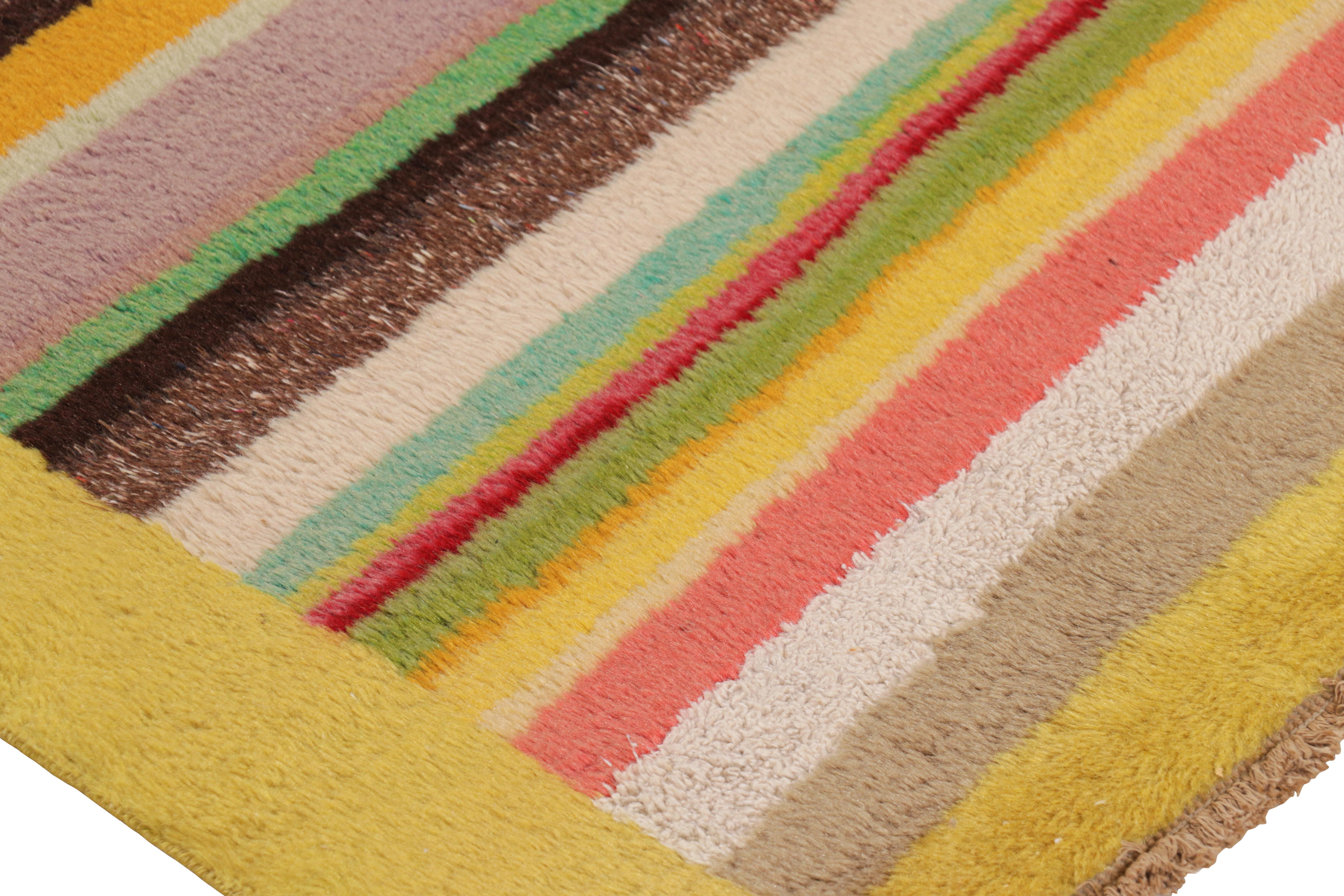 Vintage Zeki Müren Teppich mit polychromen geometrischen Streifen von Rug & Kilim (Mitte des 20. Jahrhunderts) im Angebot