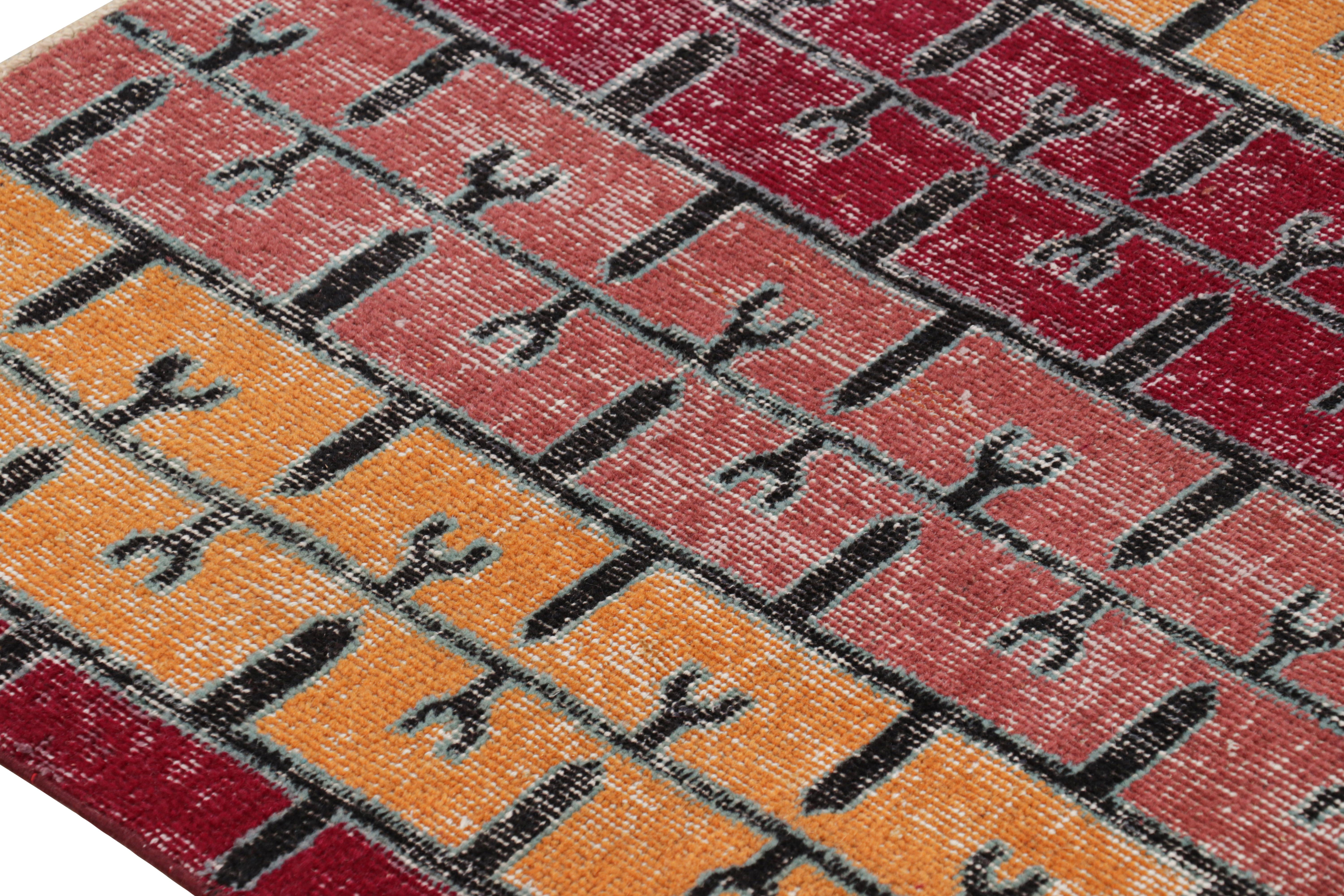 Vintage Zeki Müren Teppich mit polychromen geometrischen Streifen von Rug & Kilim (Mitte des 20. Jahrhunderts) im Angebot