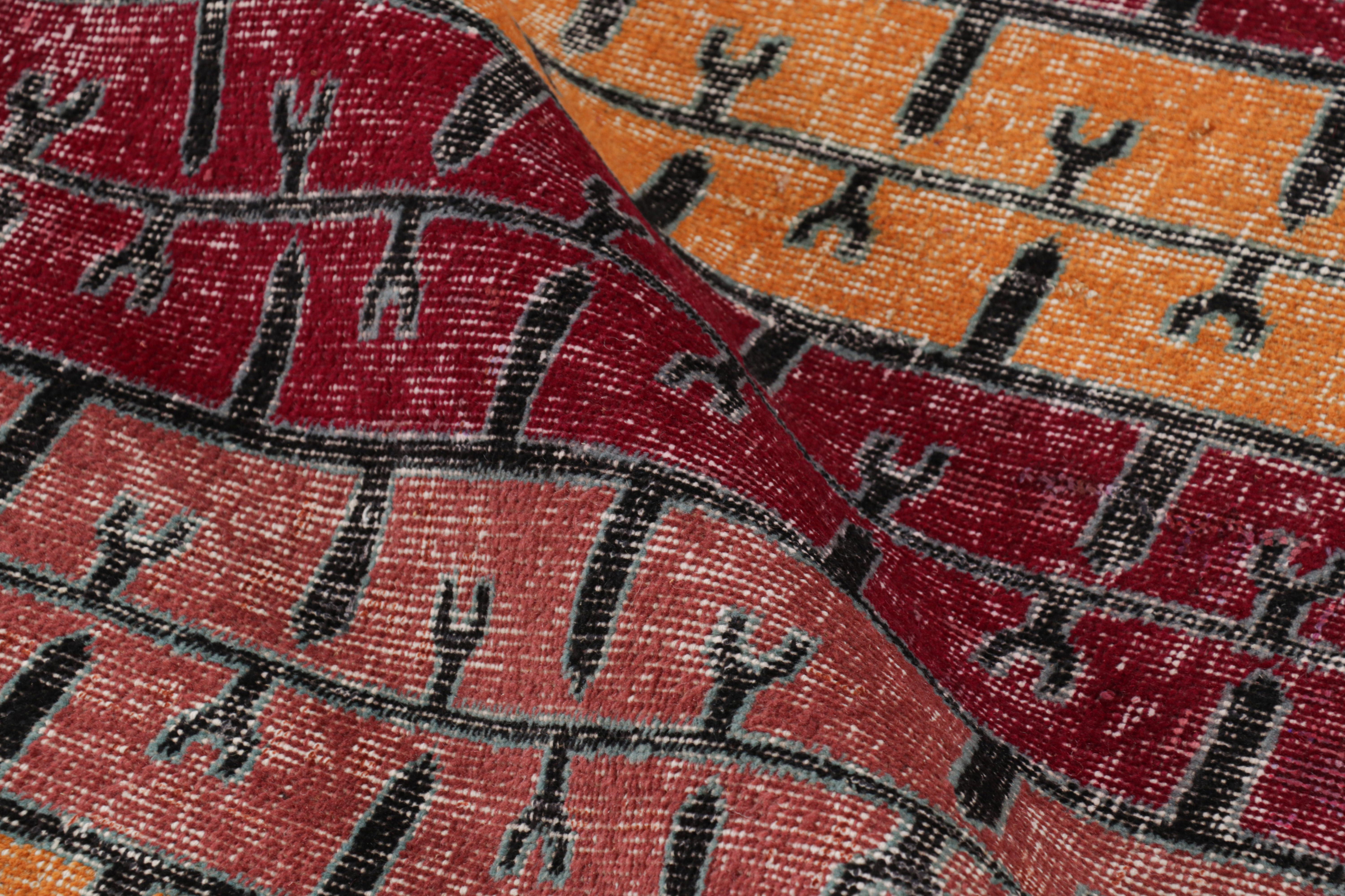 Vintage Zeki Müren Teppich mit polychromen geometrischen Streifen von Rug & Kilim (Wolle) im Angebot