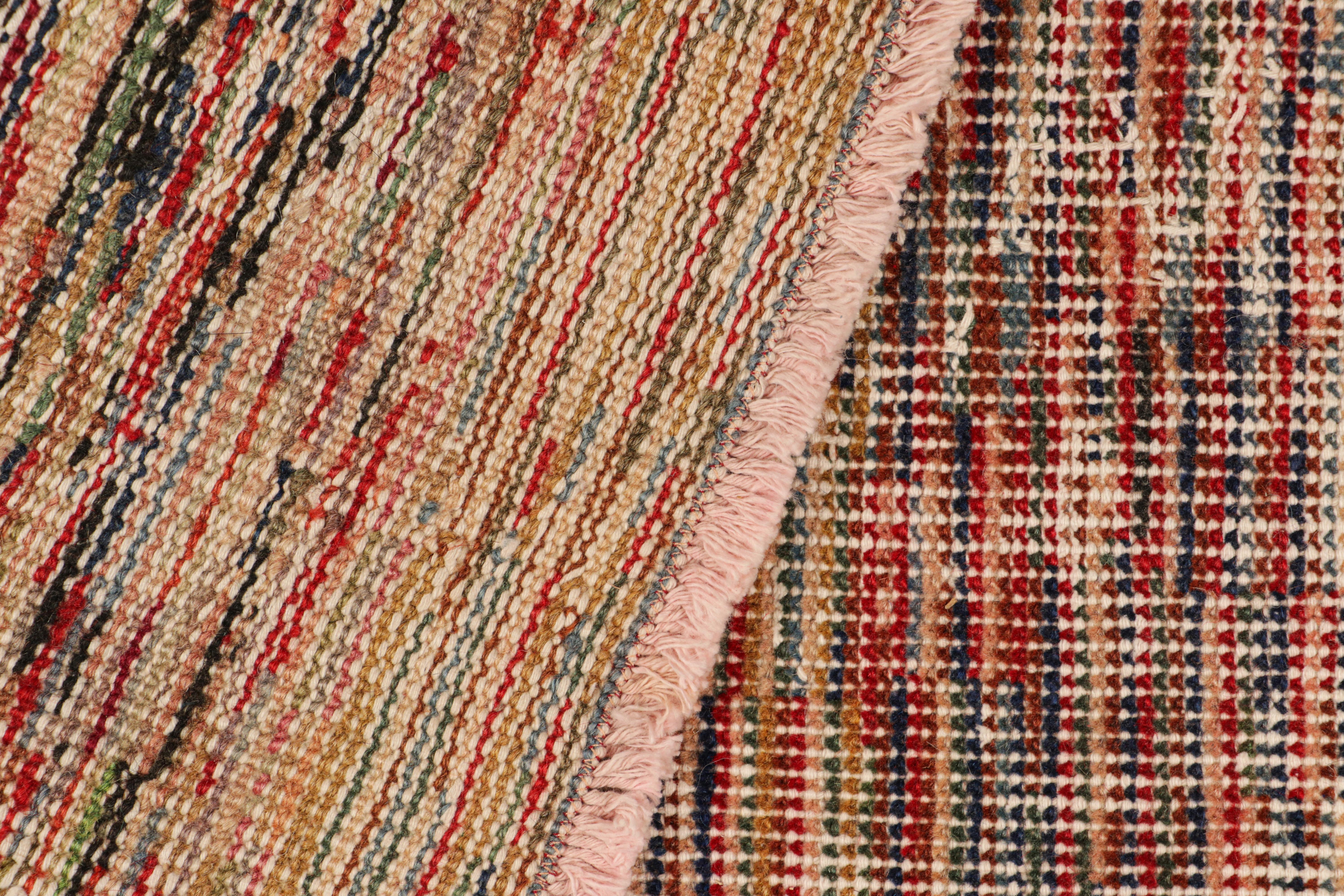 Vintage Zeki Müren Teppich mit polychromen geometrischen Streifen, von Rug & Kilim im Angebot 1