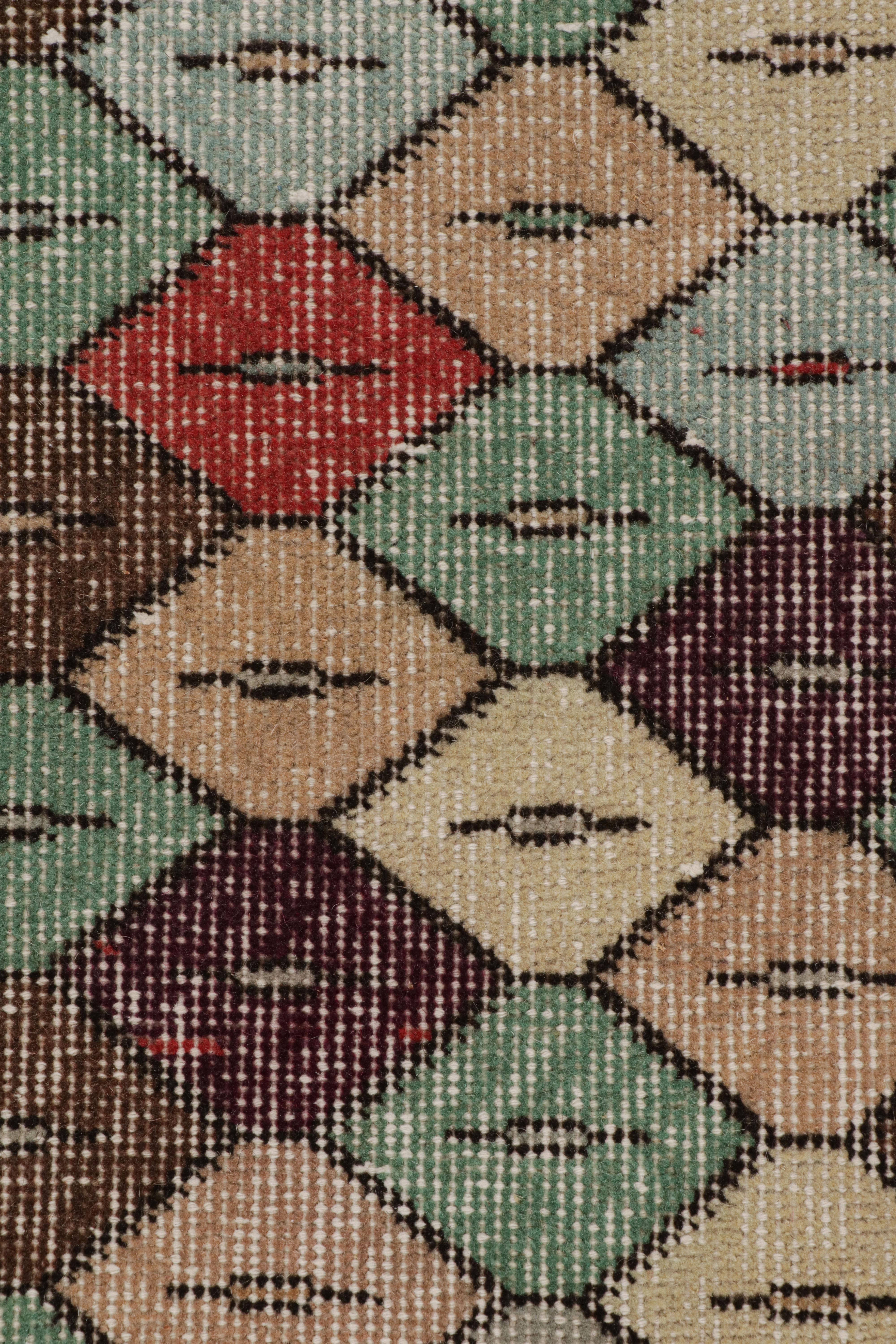 Vintage Zeki Müren Teppich mit polychromen geometrischen Mustern, von Rug & Kilim (Türkisch) im Angebot