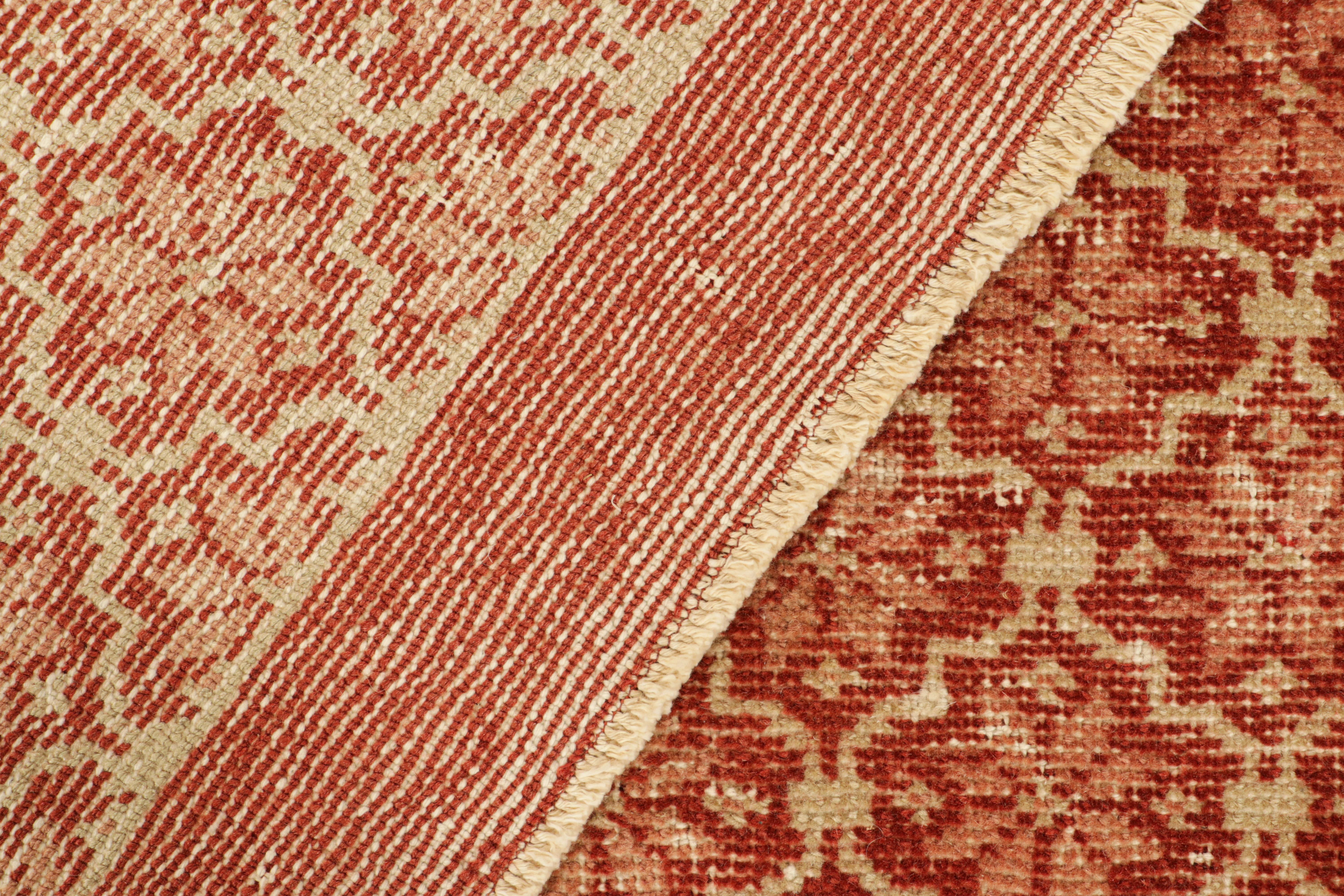 Alfombra vintage Zeki Müren con motivos florales rojos y beige, de Rug & Kilim Lana en venta