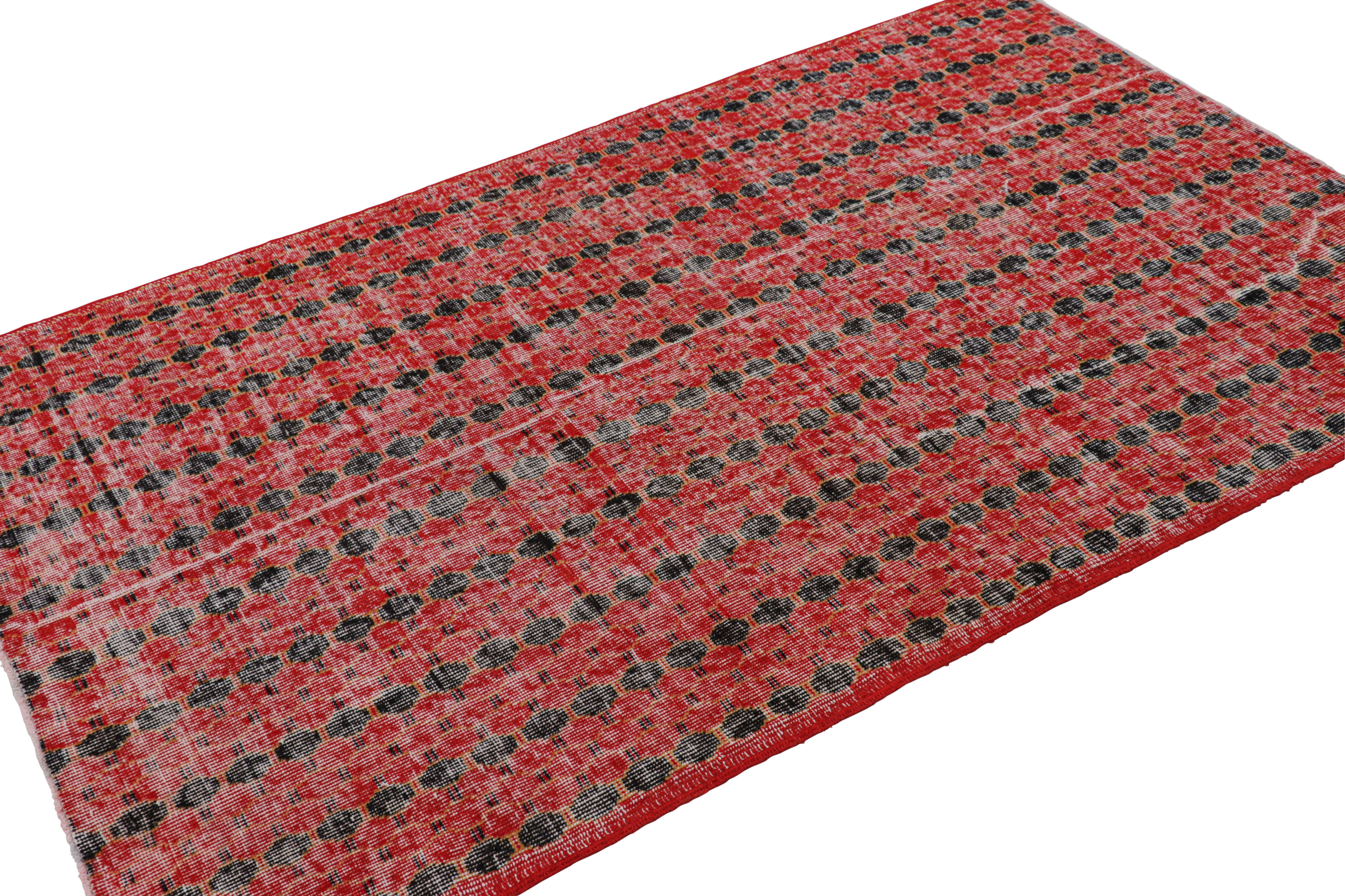 Vintage Zeki Müren Rug with Red and Black Geometric Patterns  Rug & Kilim In Good Condition For Sale In Long Island City, NY