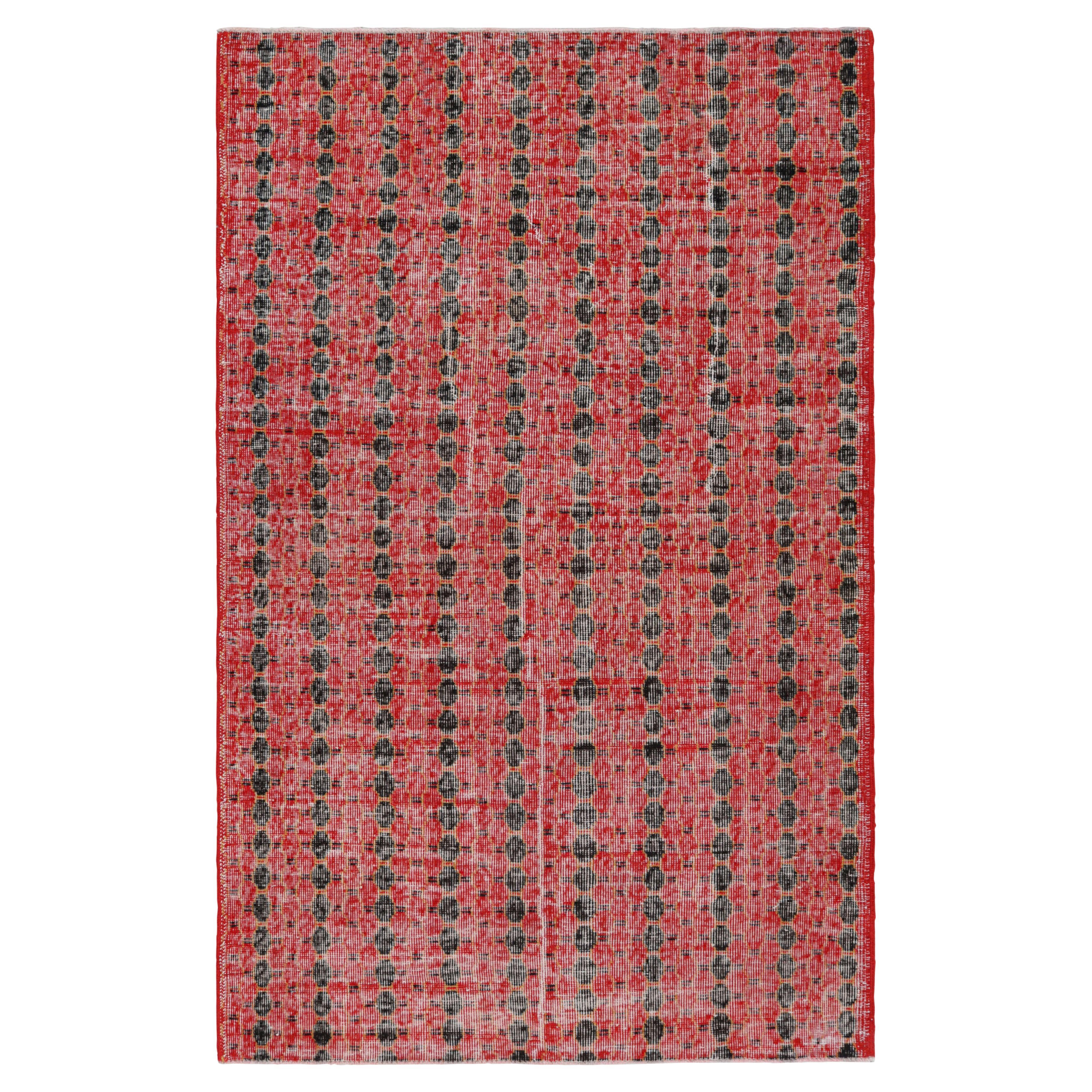 Vintage Zeki Müren Teppich mit roten und schwarzen geometrischen Mustern  Rug & Kilim