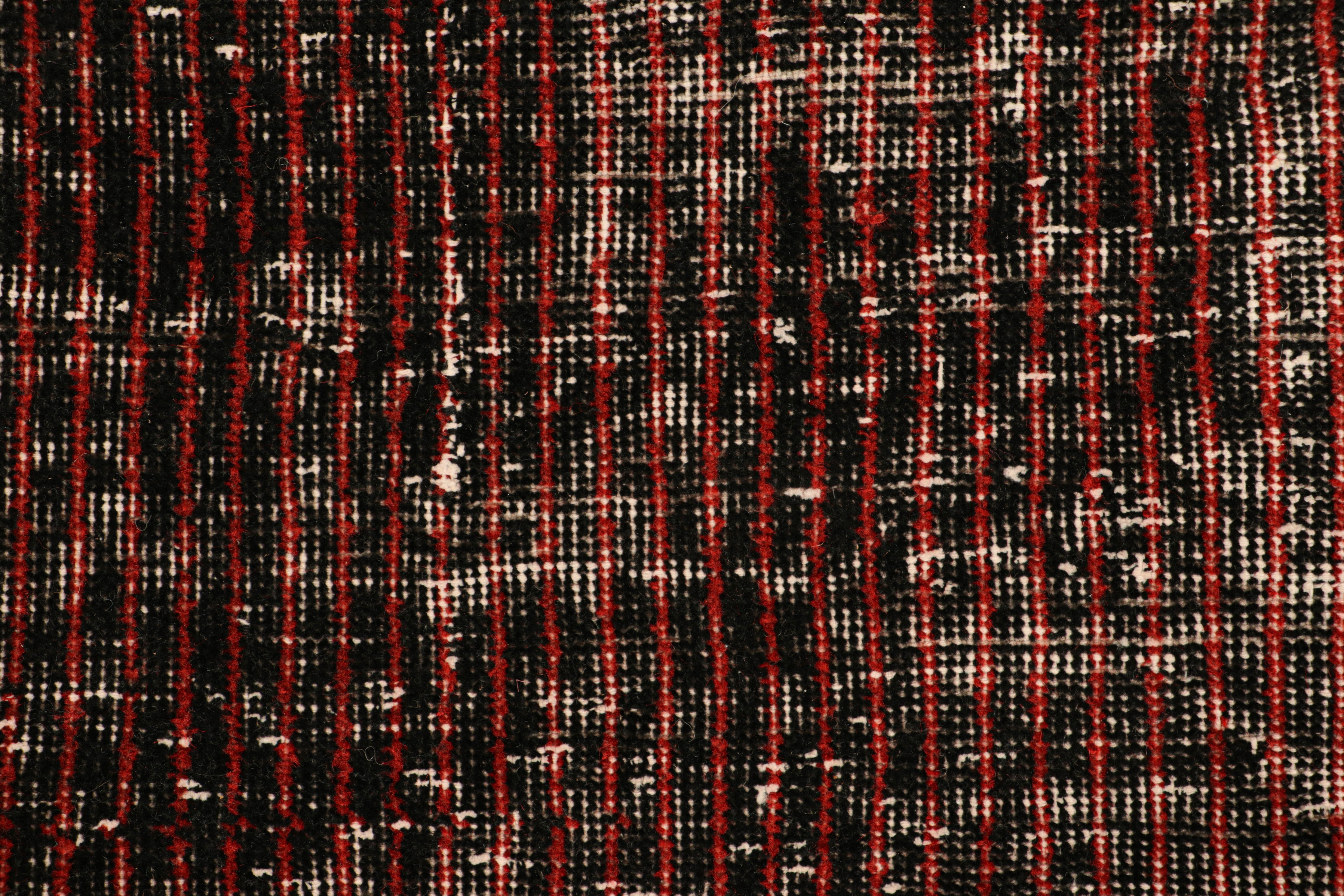 Turco Tappeto vintage Zeki Müren con strisce rosse e nere, da Rug & Kilim in vendita