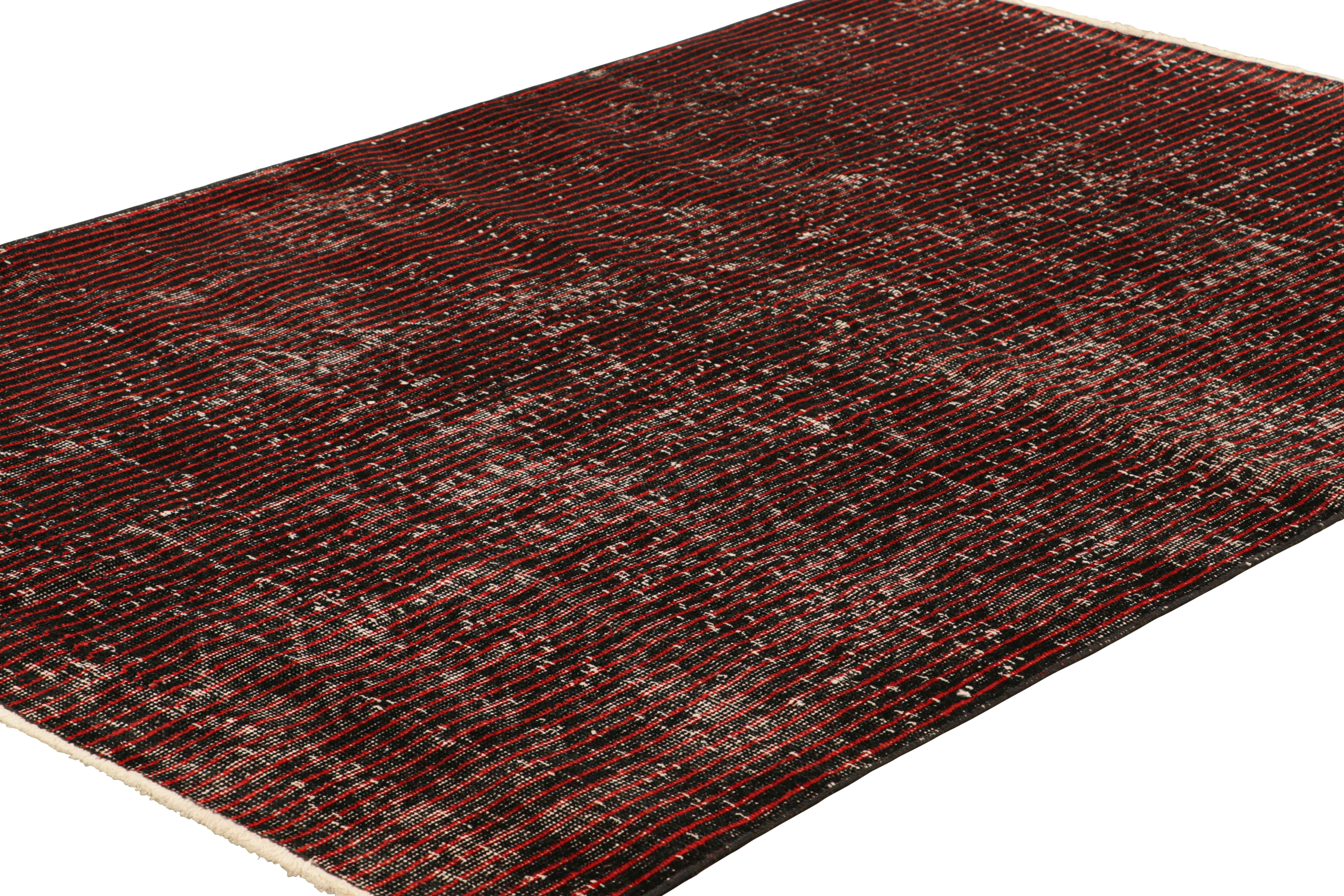 Annodato a mano Tappeto vintage Zeki Müren con strisce rosse e nere, da Rug & Kilim in vendita