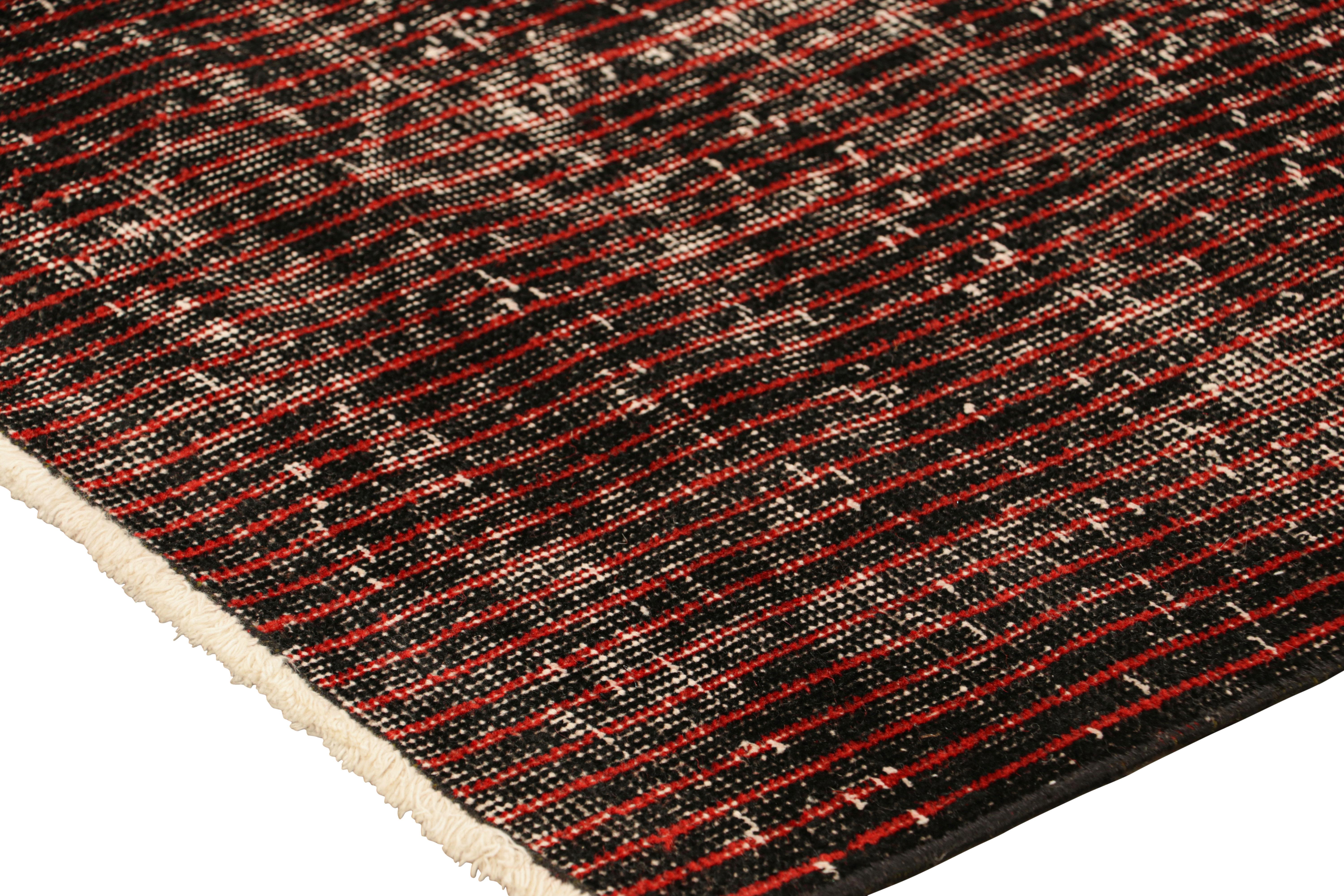 Metà XX secolo Tappeto vintage Zeki Müren con strisce rosse e nere, da Rug & Kilim in vendita